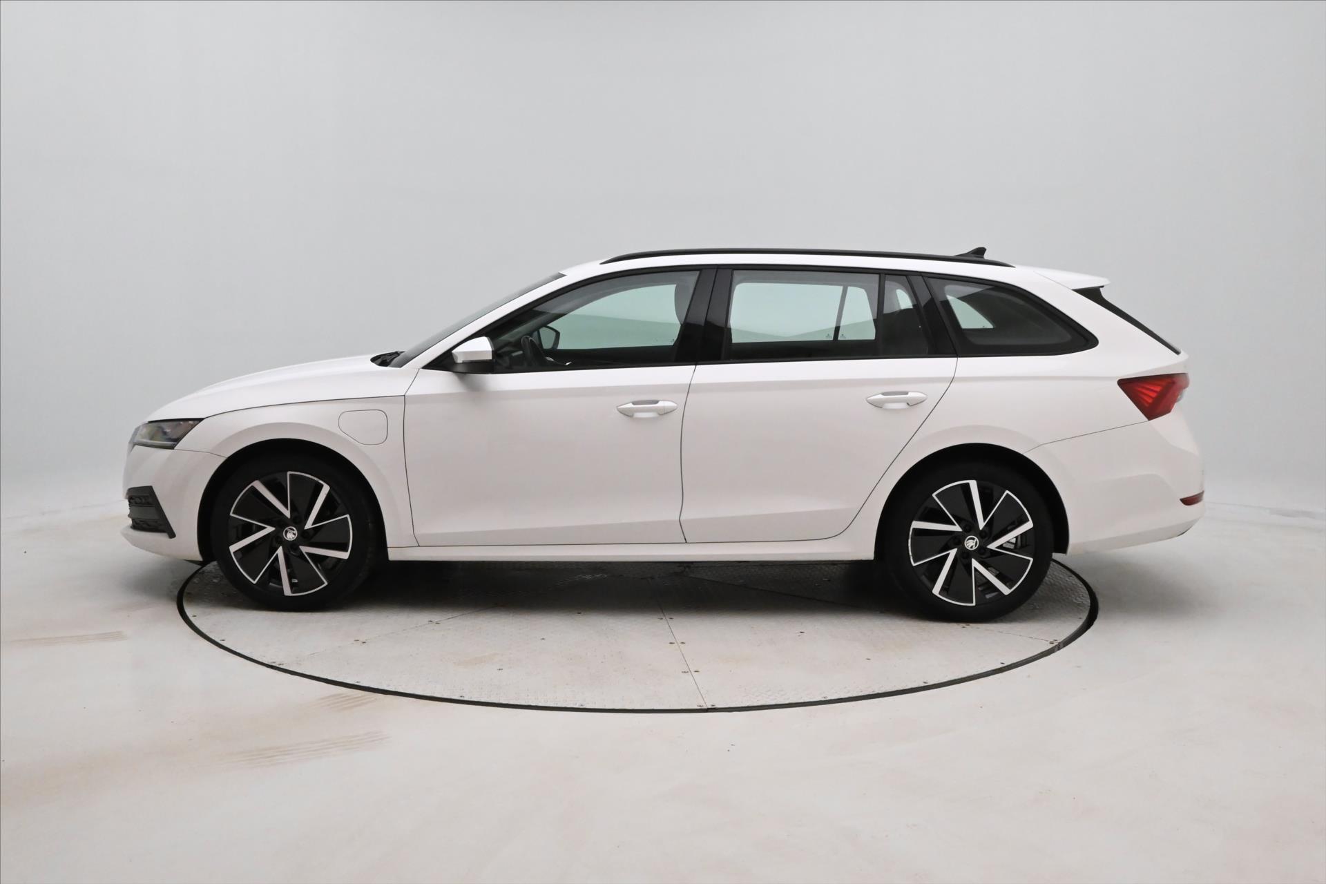 Hlavní fotografie vozu Škoda Octavia 1,4 TSI iV 110 kW DSG Ambition Záruka až 5 let (8)