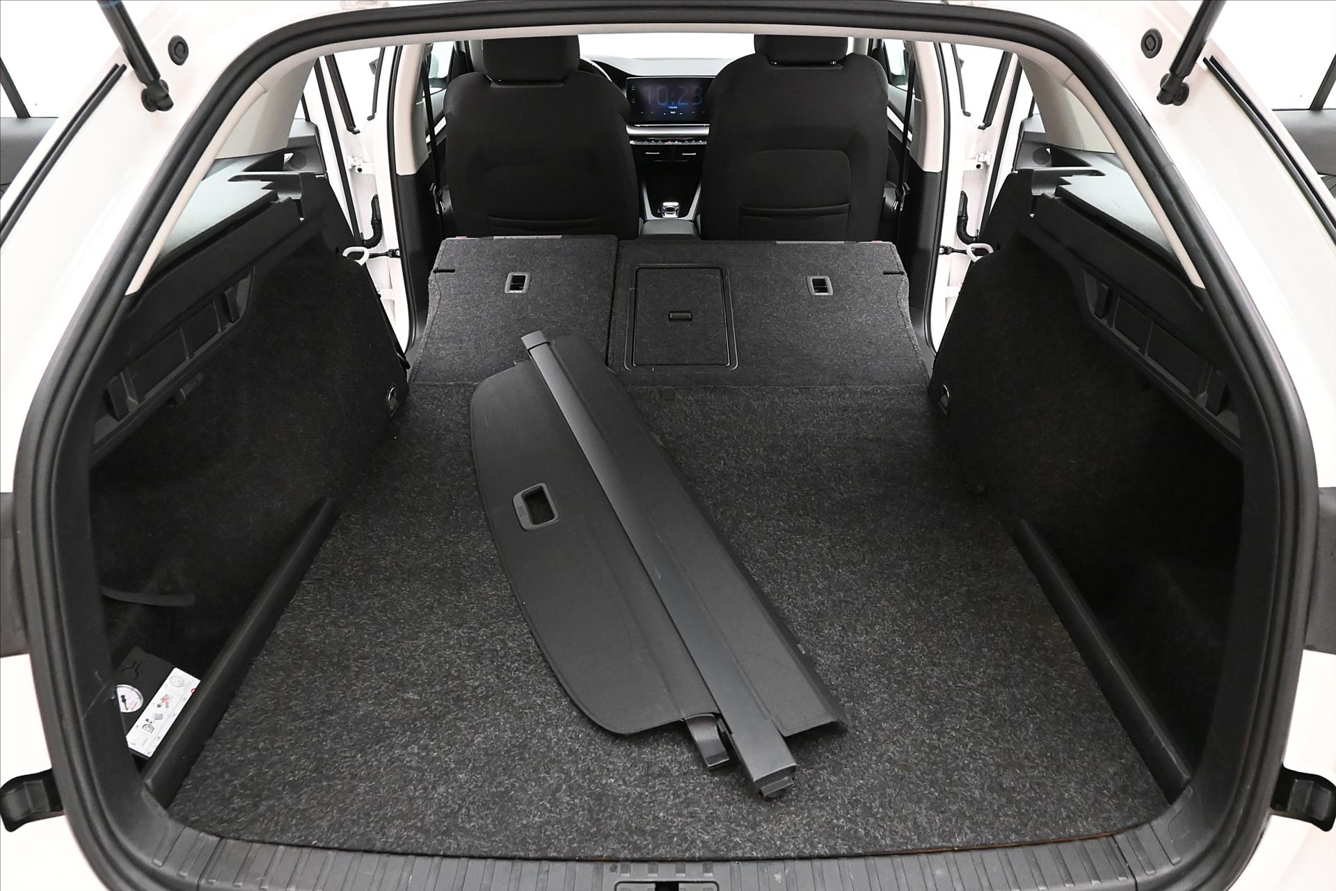 Hlavní fotografie vozu Škoda Octavia 1,4 TSI iV 150 kW DSG Ambition Záruka až 5 let (12)