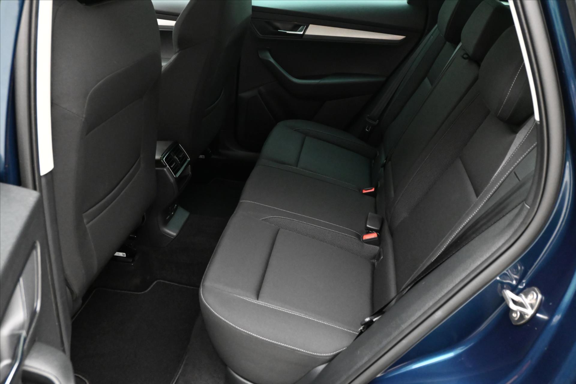 Main photo of the car Skoda Karoq 2.0 TDI 85 kW DSG VIRTUAL Warranty up to 5 years (15)