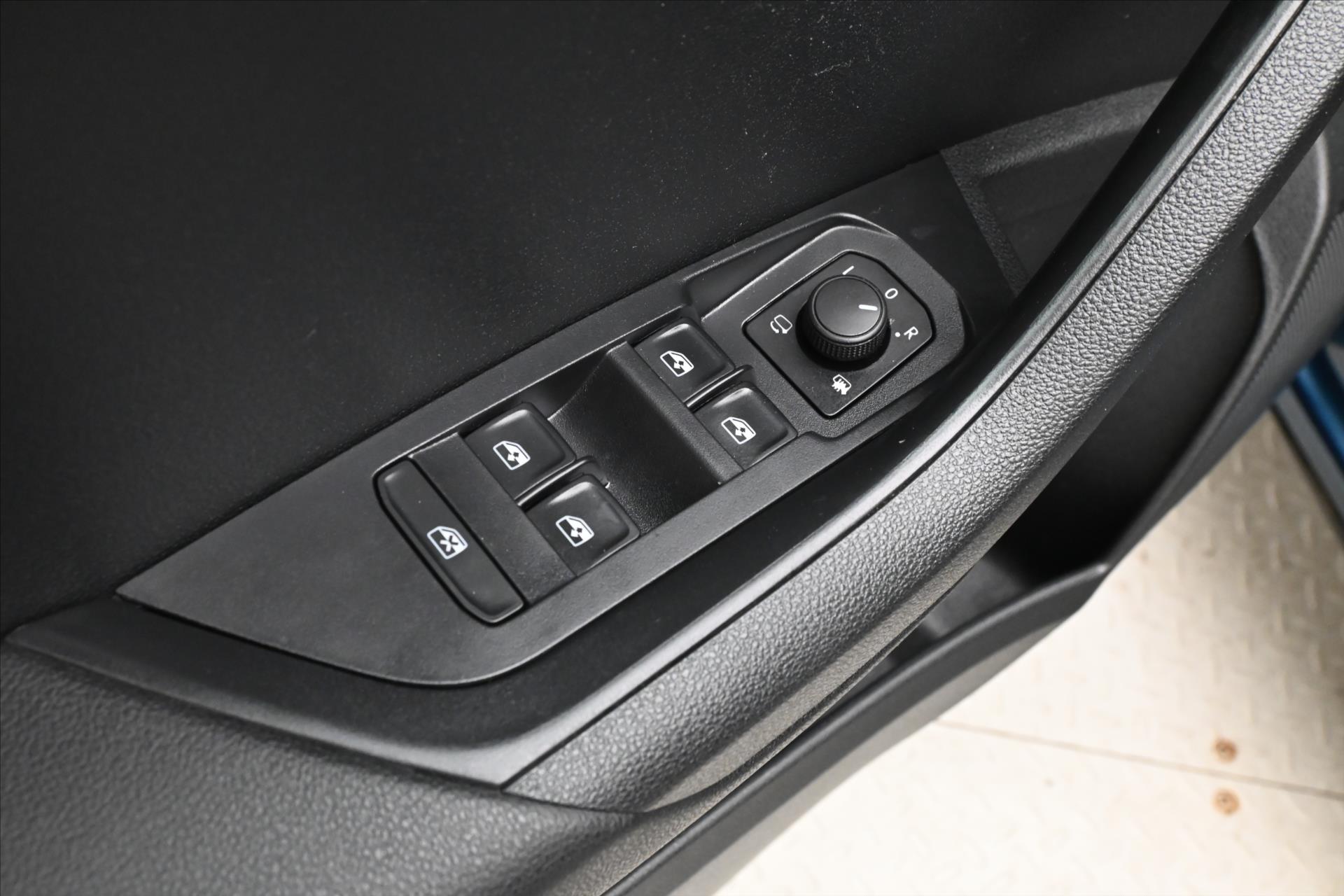 Main photo of the car Skoda Karoq 2.0 TDI 85 kW DSG VIRTUAL Warranty up to 5 years (26)