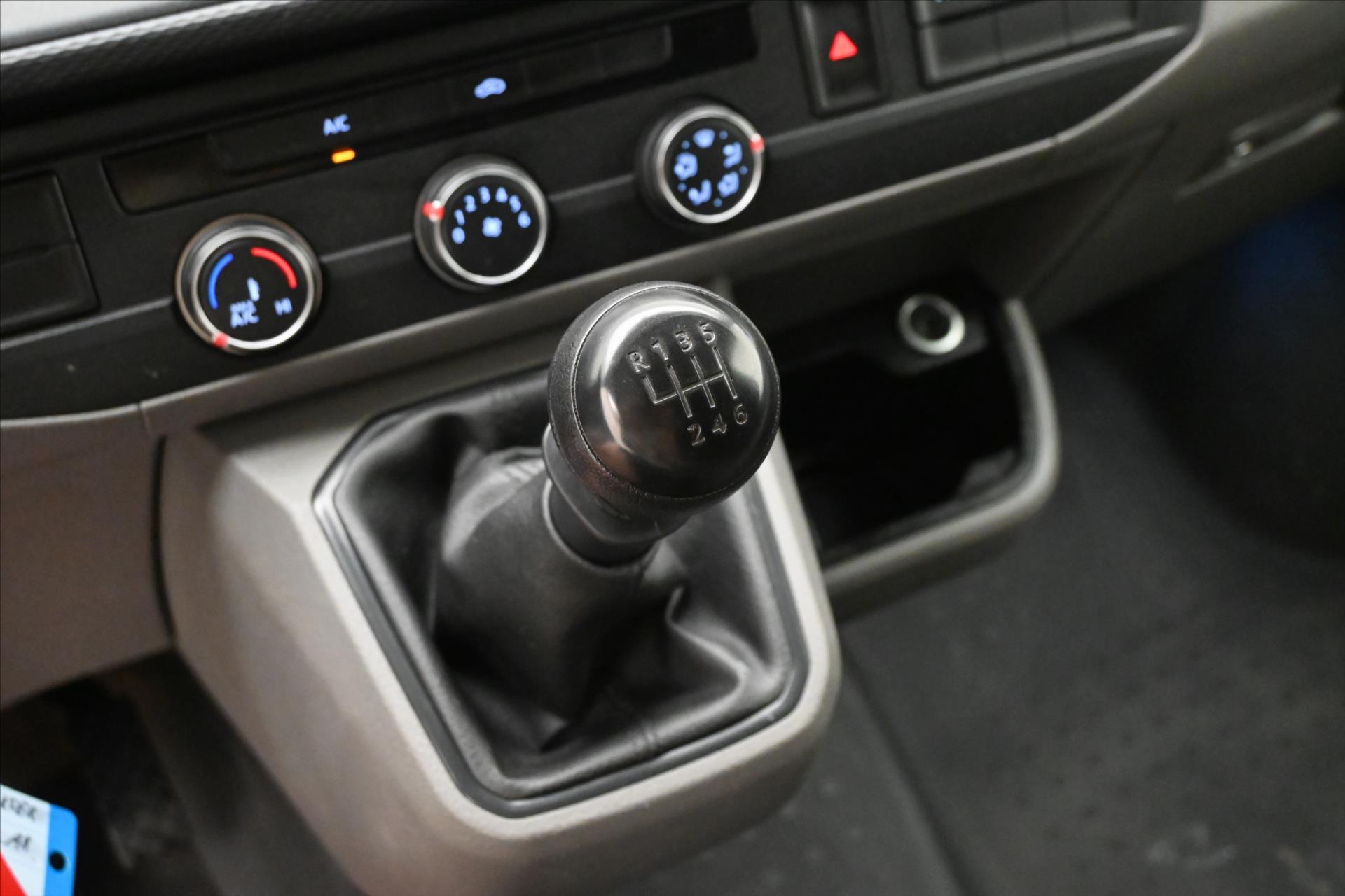 Hlavní fotografie vozu Volkswagen Transporter 2,0 TDI 110kW AC Manuál Navi Záruka až 5 let (23)