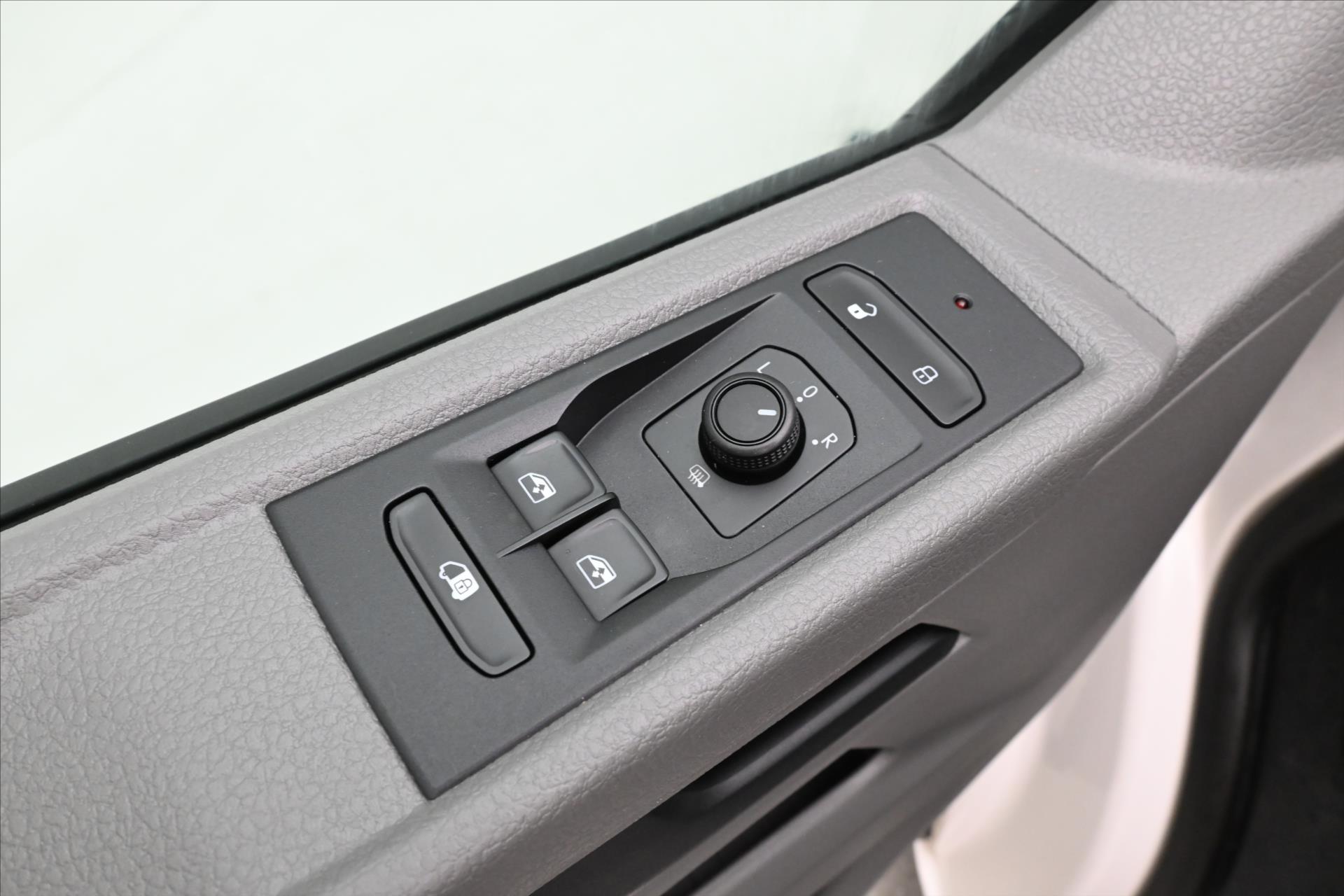 Hlavní fotografie vozu Volkswagen Transporter 2,0 TDI 110kW AC Manuál Navi Záruka až 5 let (26)