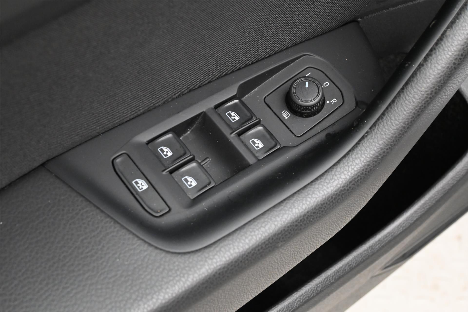 Hlavní fotografie vozu Volkswagen Passat 2,0 TDI 110 kW DSG Business Záruka až 5 let (25)