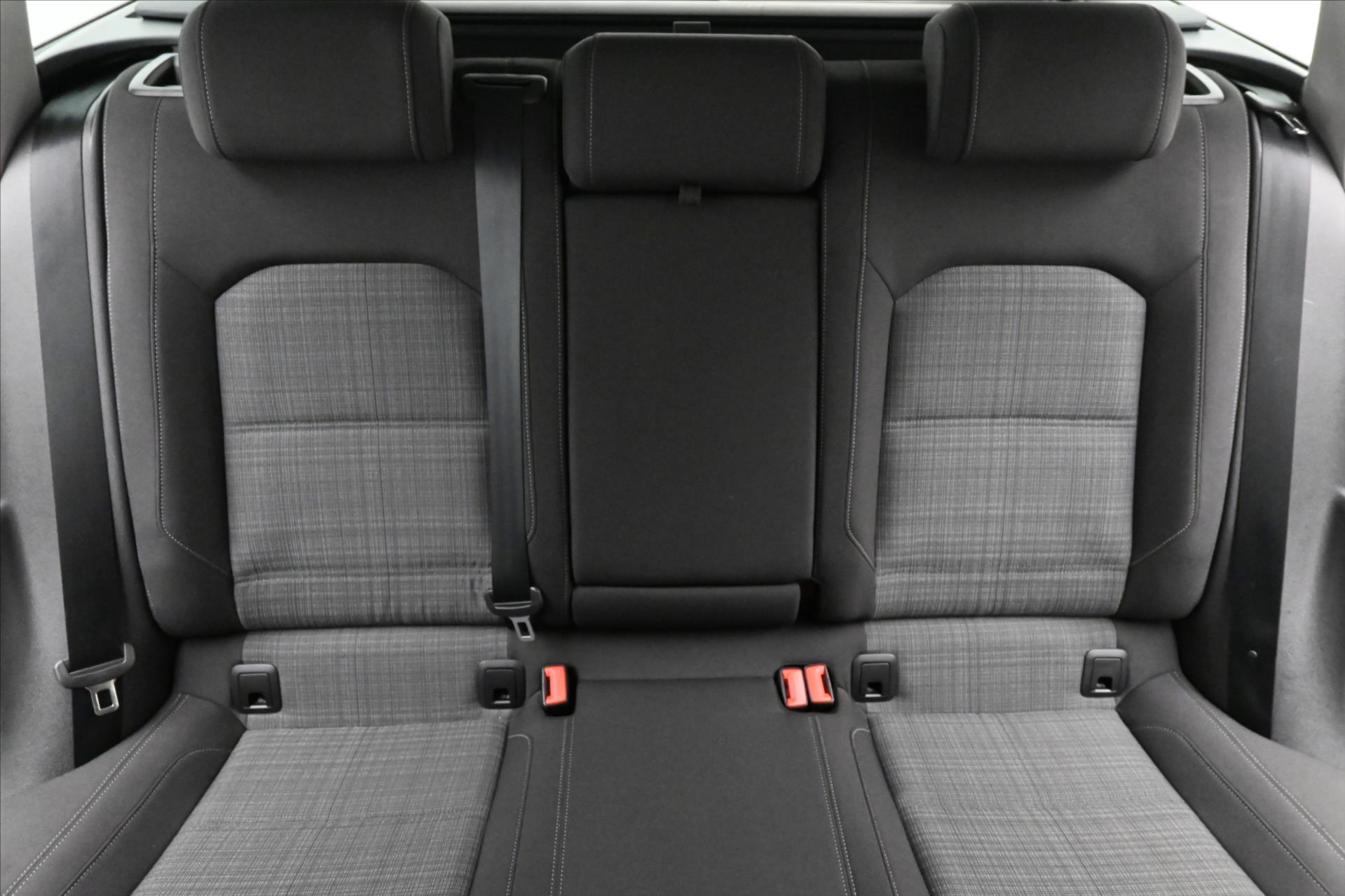 Hlavní fotografie vozu Volkswagen Passat 2,0 TDI 110 kW DSG Business Záruka až 5 let (27)