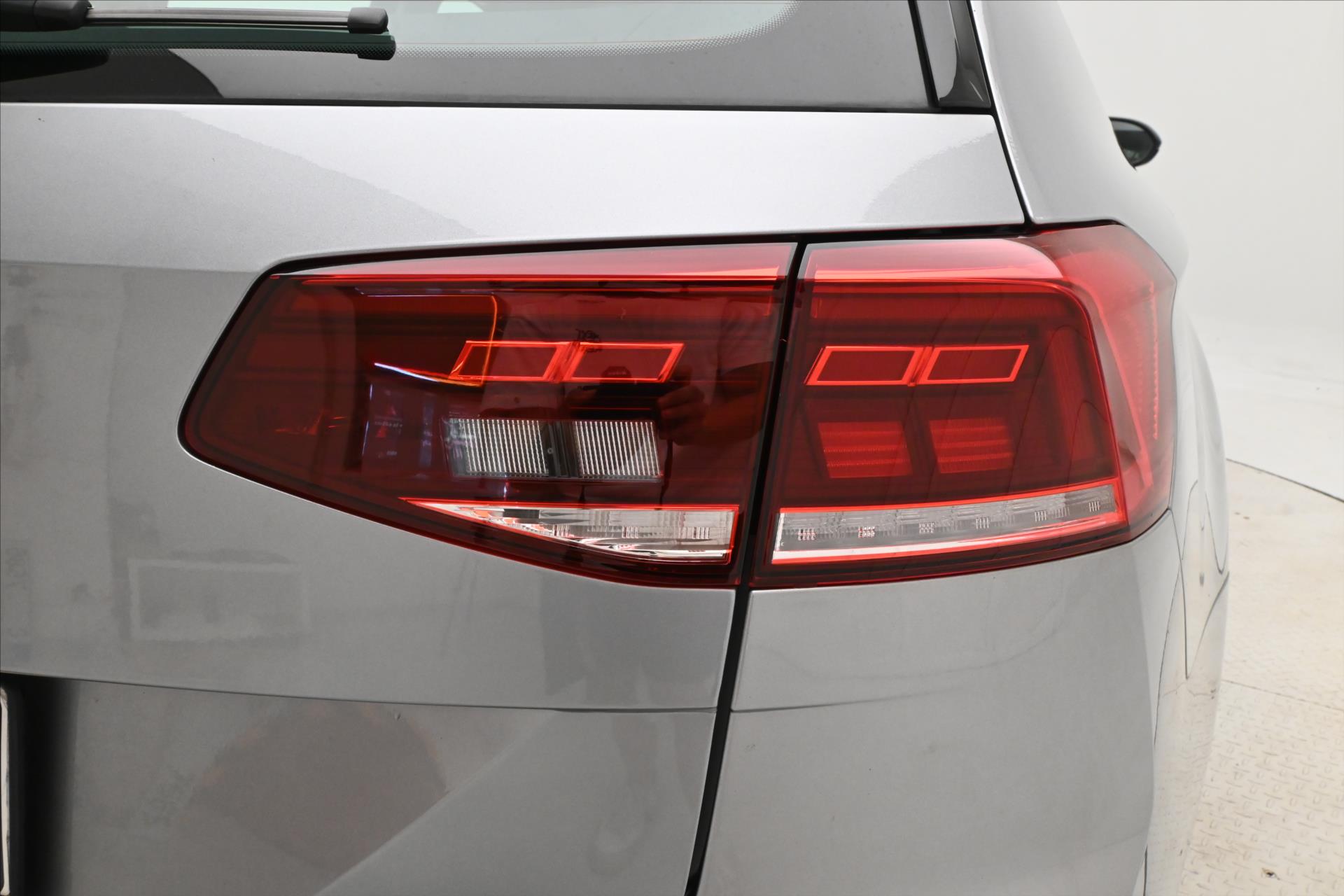 Hlavní fotografie vozu Volkswagen Passat 2,0 TDI 110 kW DSG Business Záruka až 5 let (30)