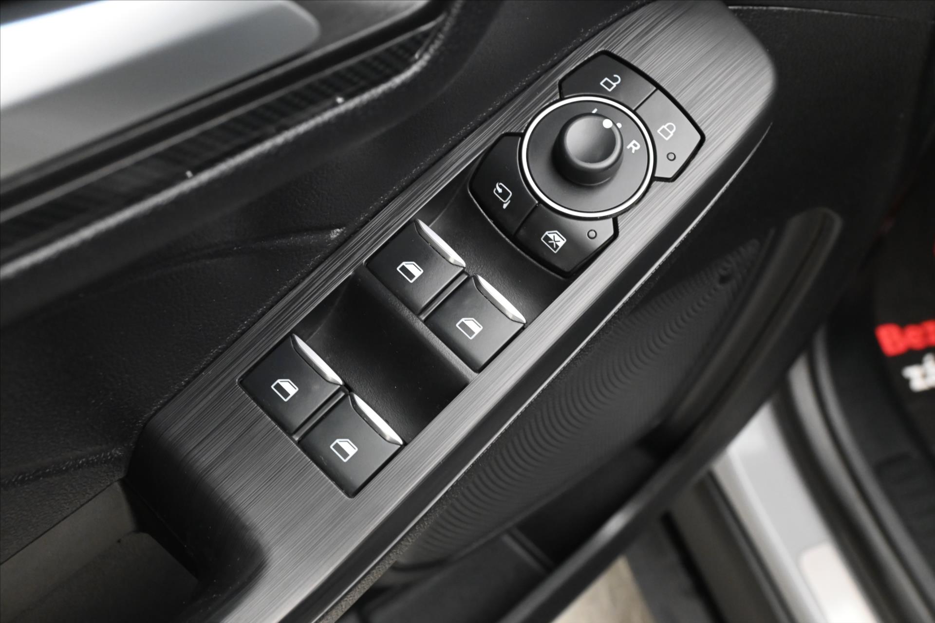 Hlavní fotografie vozu Ford Kuga 2,5 PHEV 165kW ST-LINE Záruka až 5 let (24)