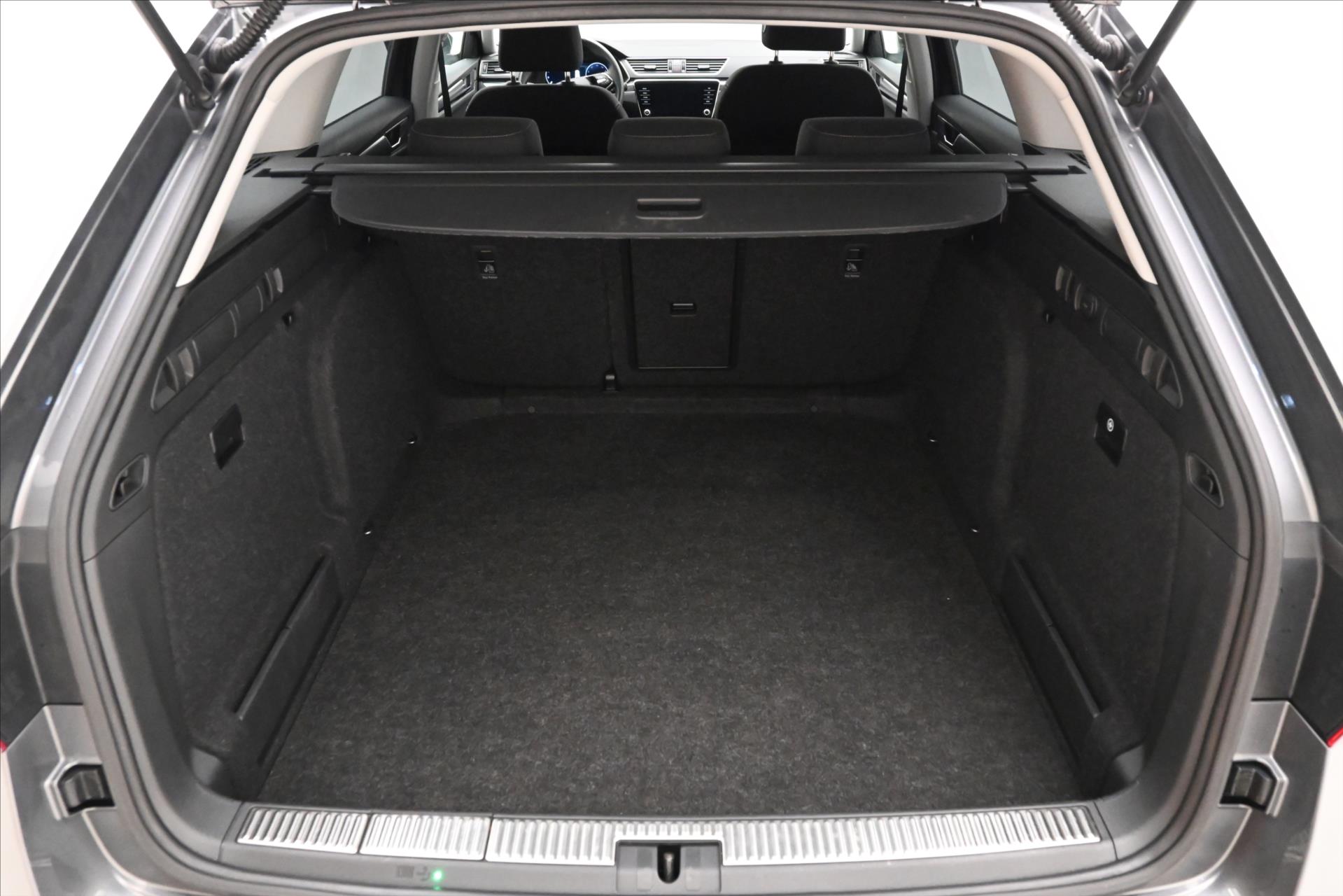 Hlavní fotografie vozu Škoda Superb 2,0 TDI 110 kW DSG Style Záruka až 5 let (10)