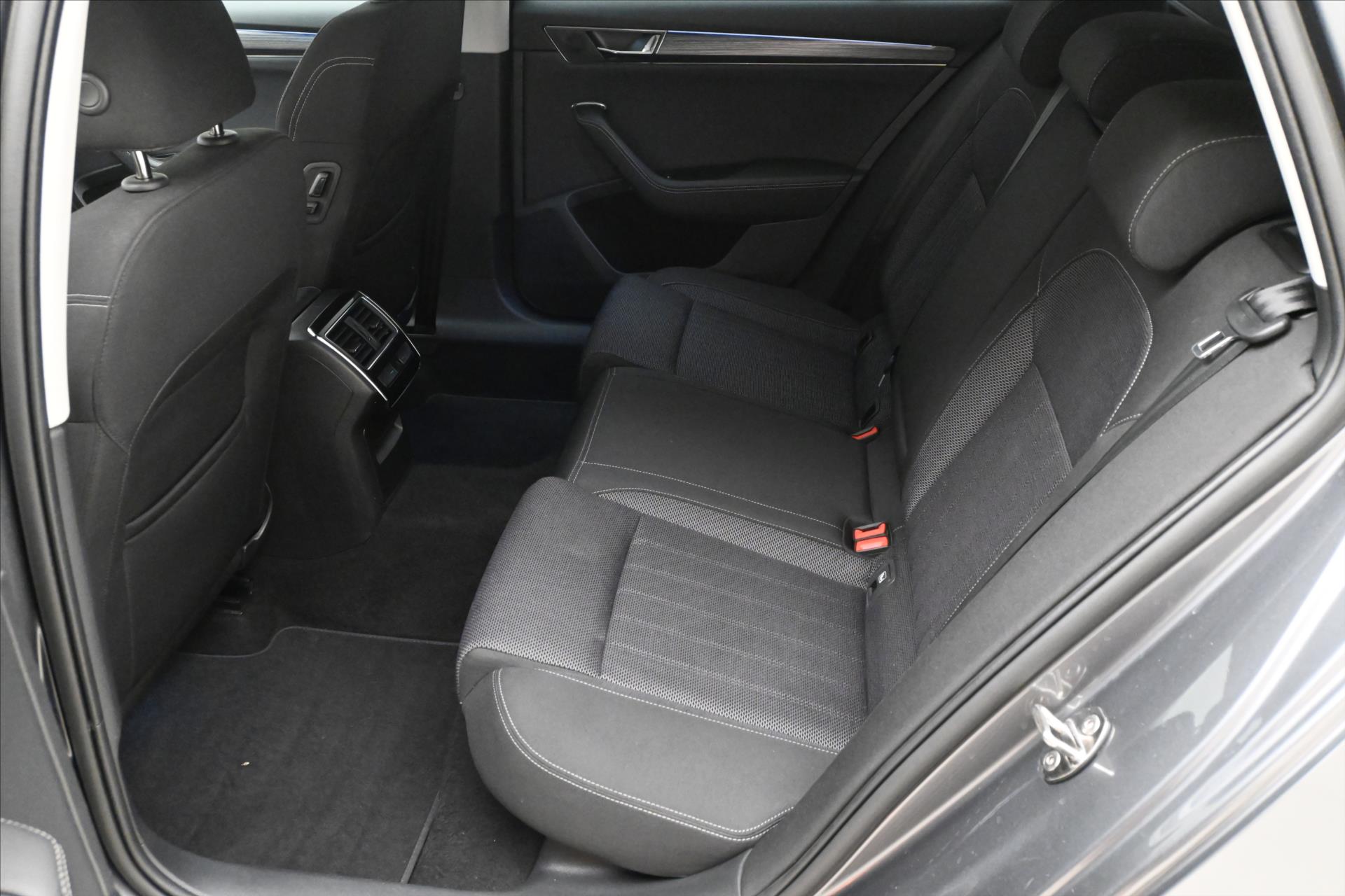 Hlavní fotografie vozu Škoda Superb 2,0 TDI 110 kW DSG Style Záruka až 5 let (14)