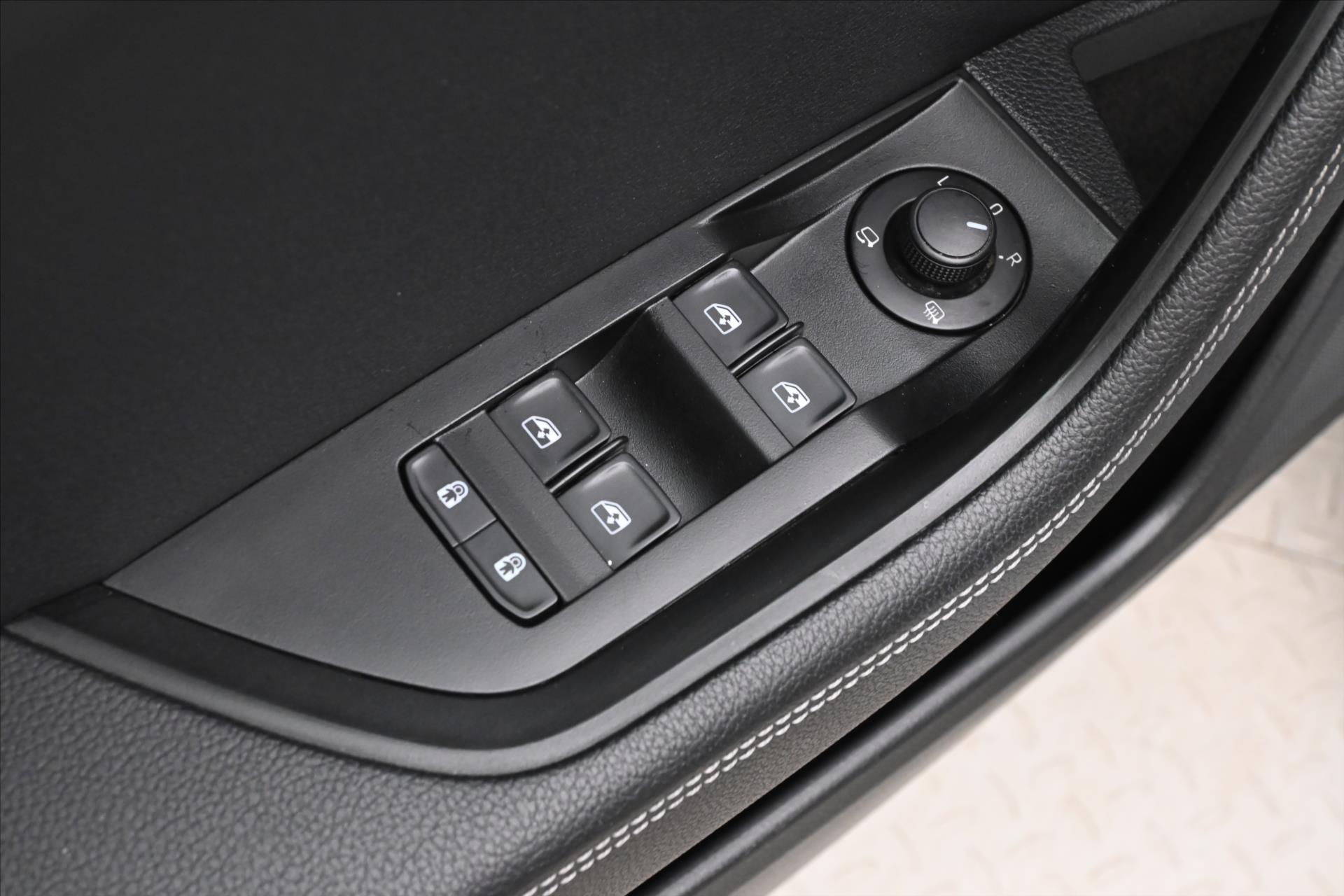 Hlavní fotografie vozu Škoda Superb 2,0 TDI 110 kW DSG Style Záruka až 5 let (25)
