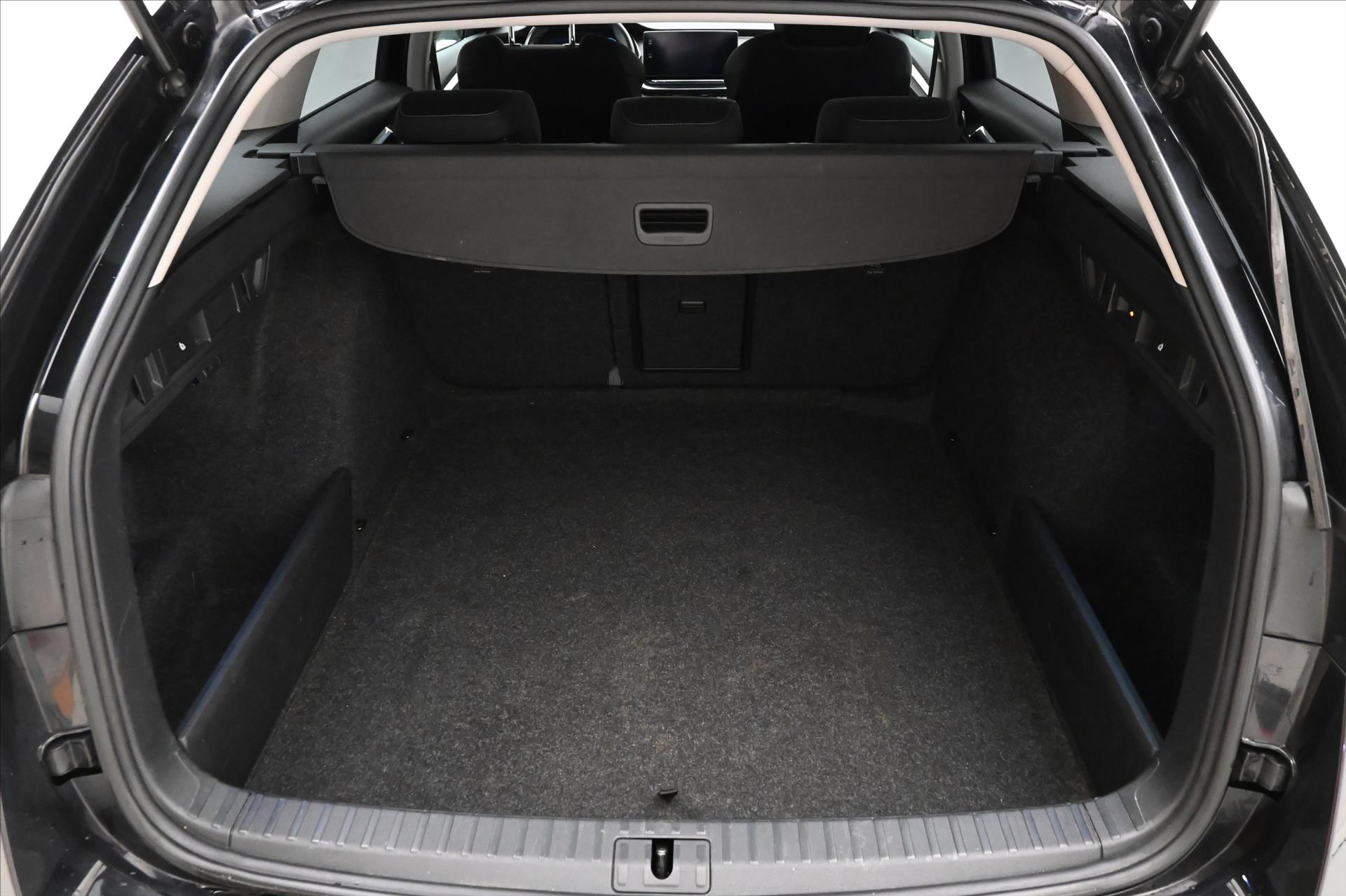 Main photo of the car Skoda Octavia 2.0 TDI 110kW DSG Style Warranty up to 5 years (10)