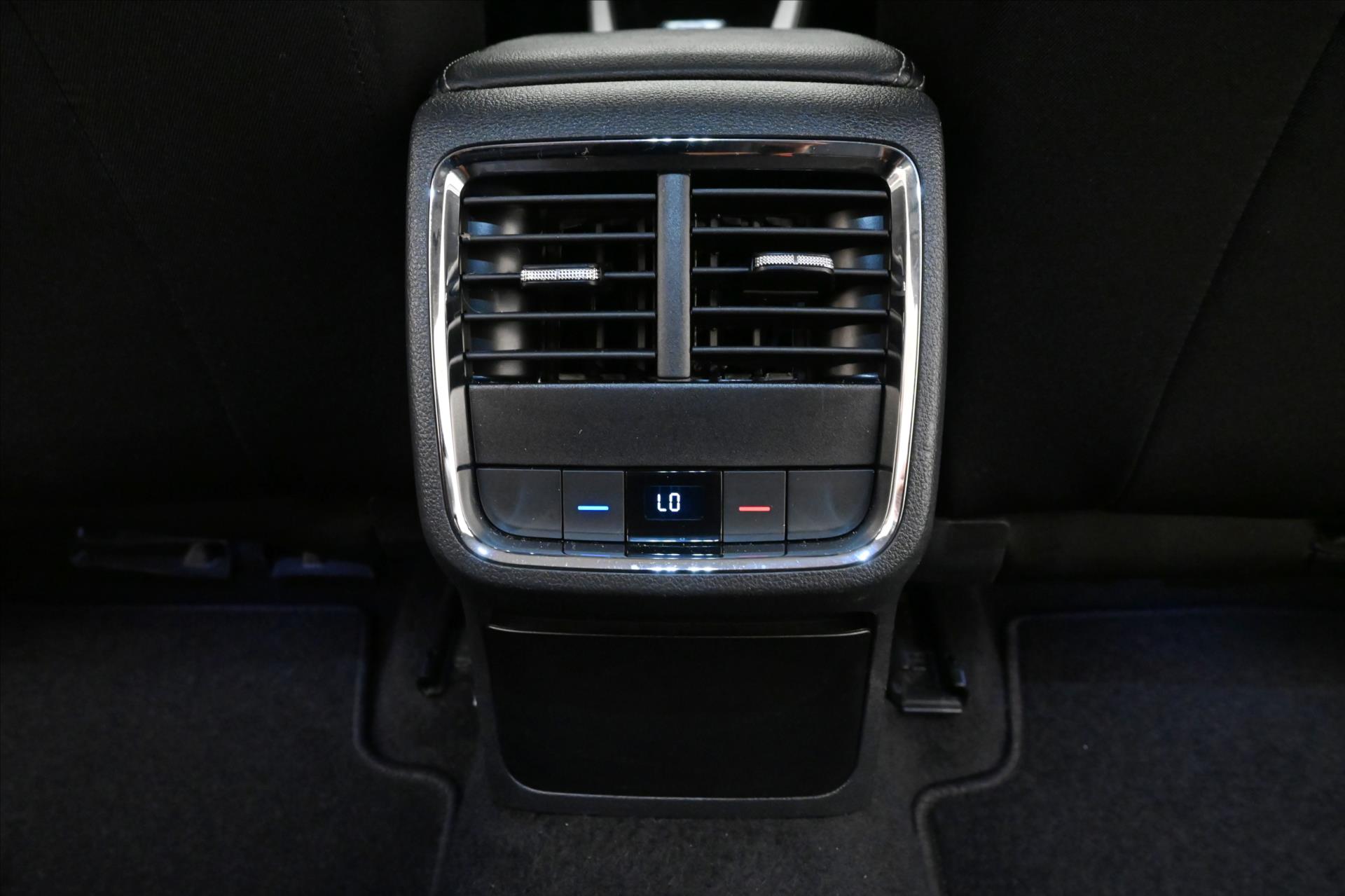 Main photo of the car Skoda Octavia 2.0 TDI 110kW DSG Style Warranty up to 5 years (22)
