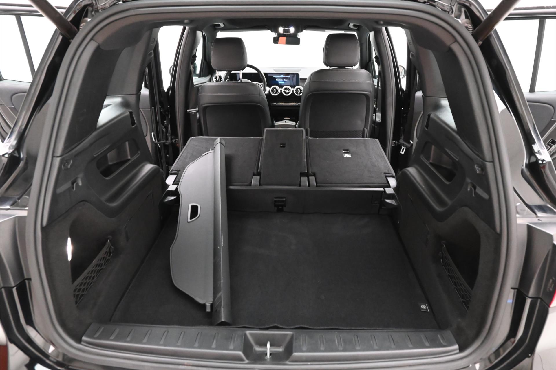 Main photo of the car Mercedes-Benz GLB 2.0 220d 140 kW 4MATIC Warranty up to 5 years (11)