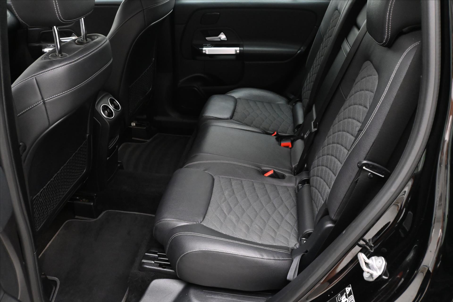 Main photo of the car Mercedes-Benz GLB 2.0 220d 140 kW 4MATIC Warranty up to 5 years (14)