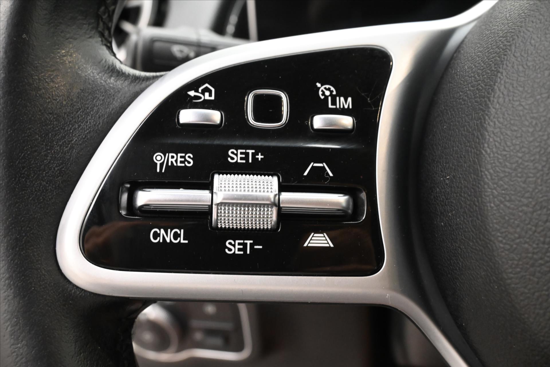 Main photo of the car Mercedes-Benz GLB 2.0 220d 140 kW 4MATIC Warranty up to 5 years (22)