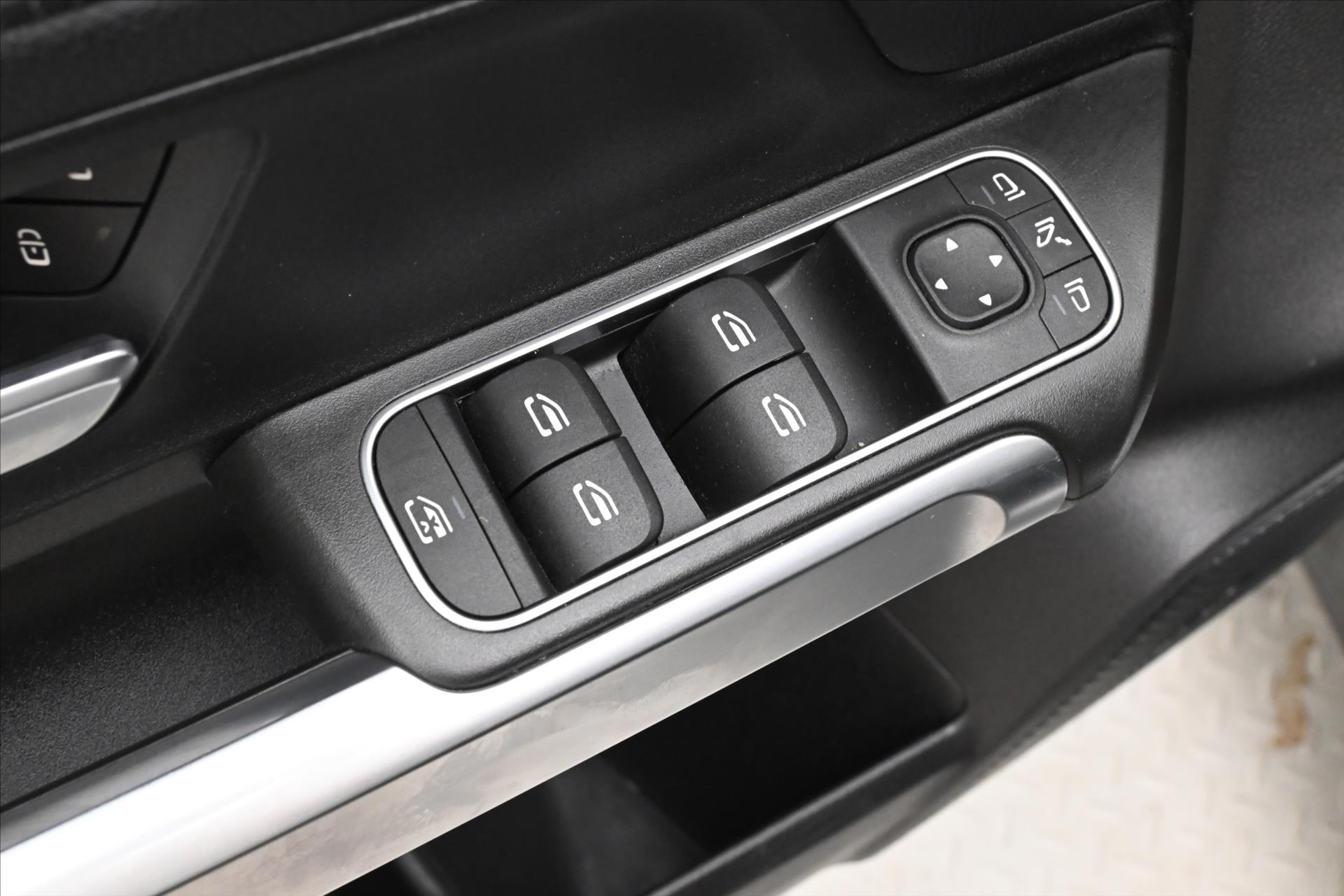 Main photo of the car Mercedes-Benz GLB 2.0 220d 140 kW 4MATIC Warranty up to 5 years (24)