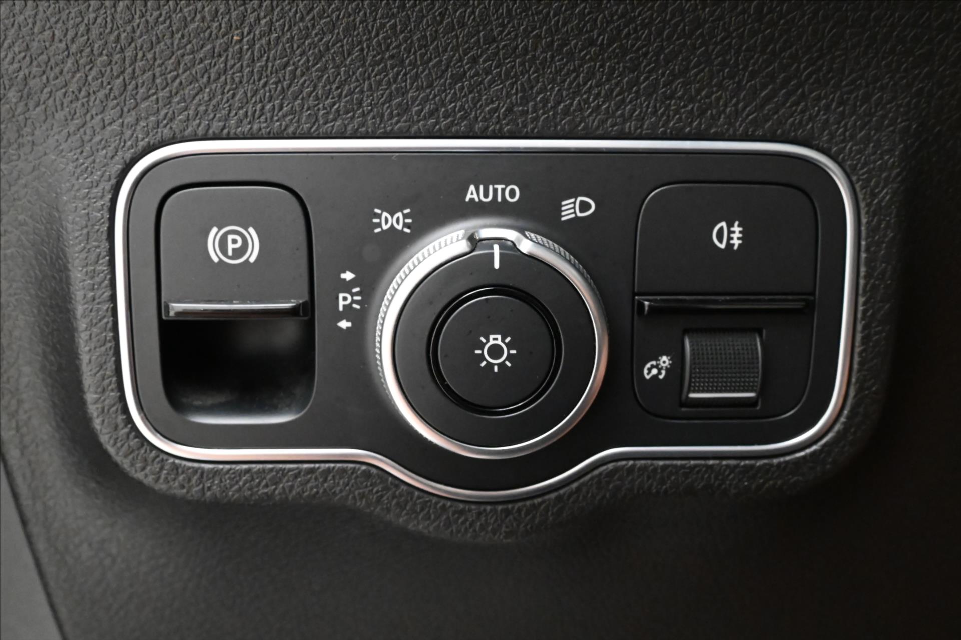 Main photo of the car Mercedes-Benz GLB 2.0 220d 140 kW 4MATIC Warranty up to 5 years (25)