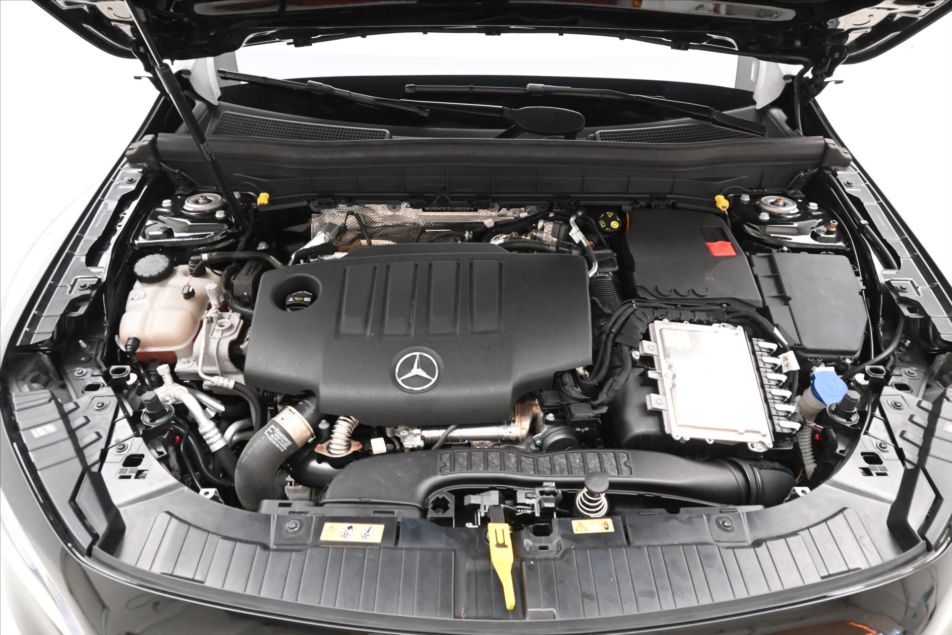 Main photo of the car Mercedes-Benz GLB 2.0 220d 140 kW 4MATIC Warranty up to 5 years (9)