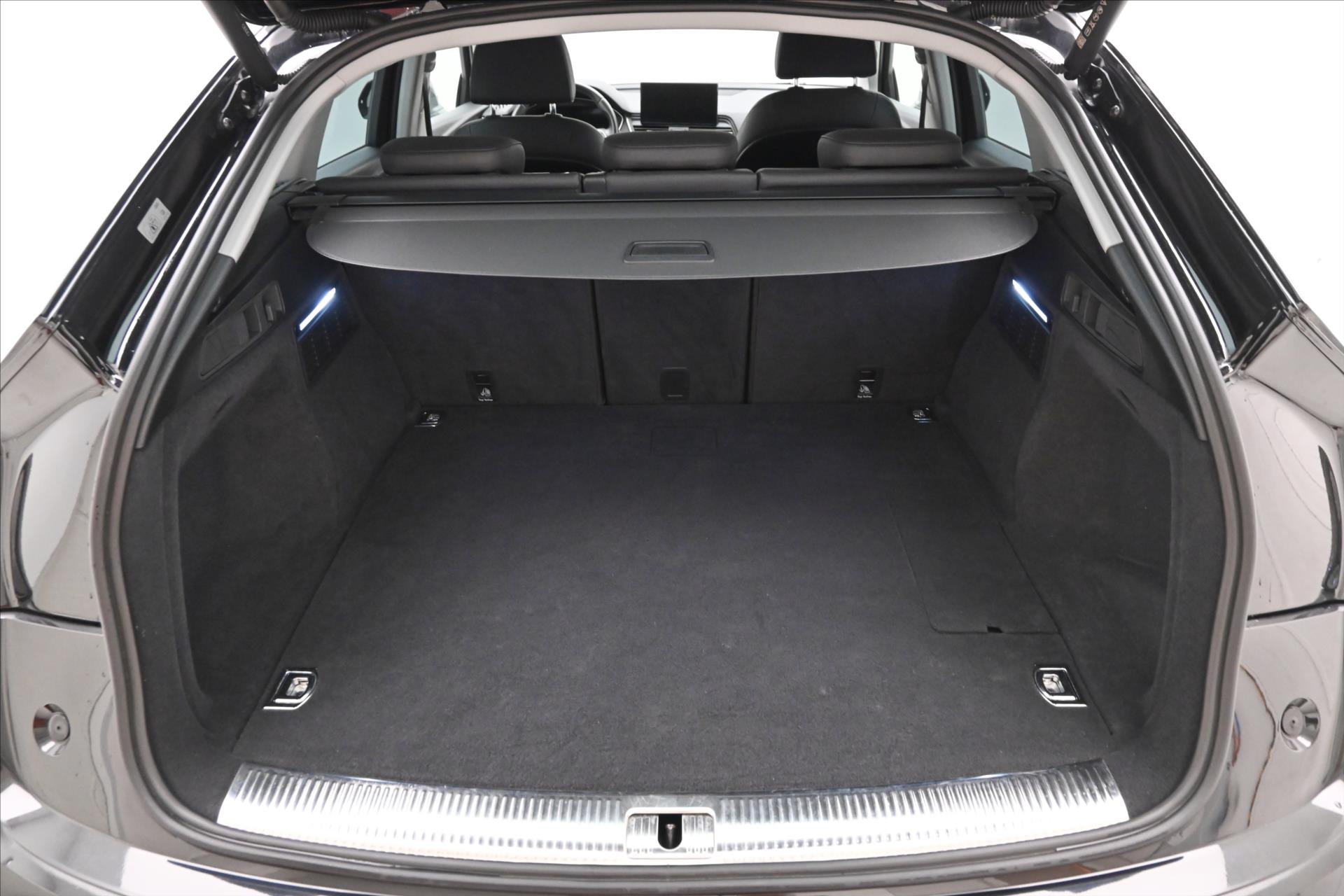 Hlavní fotografie vozu Audi Q5 2,0 50TFSIe 195kW 4x4 S-Tronic Sportback Záruka až 5 l (11)