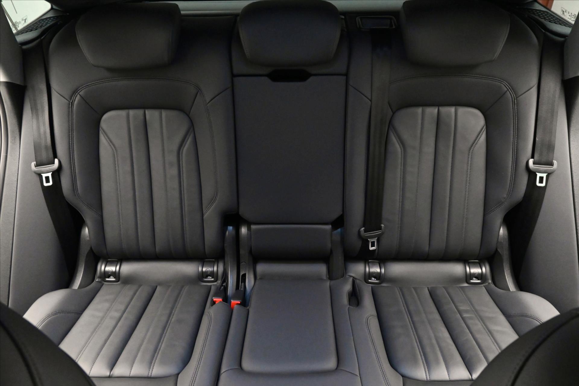 Main photo of the car Audi Q5 2.0 50TFSIe 195kW 4x4 S-Tronic Sportback Warranty up to 5 l (29)