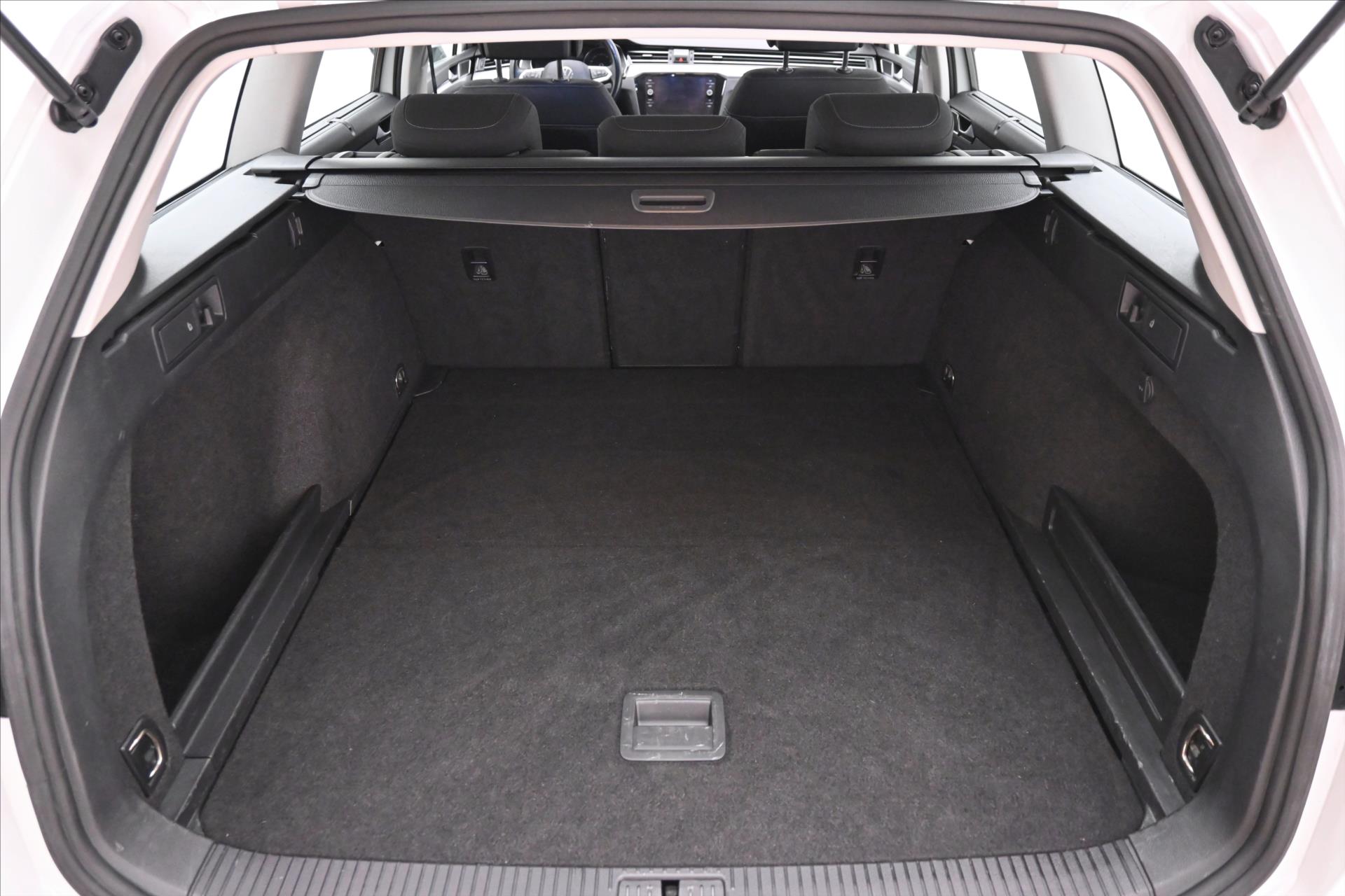 Main photo of the car Volkswagen Passat 2.0 TDI 110kW DSG Business Warranty up to 5 years (10)