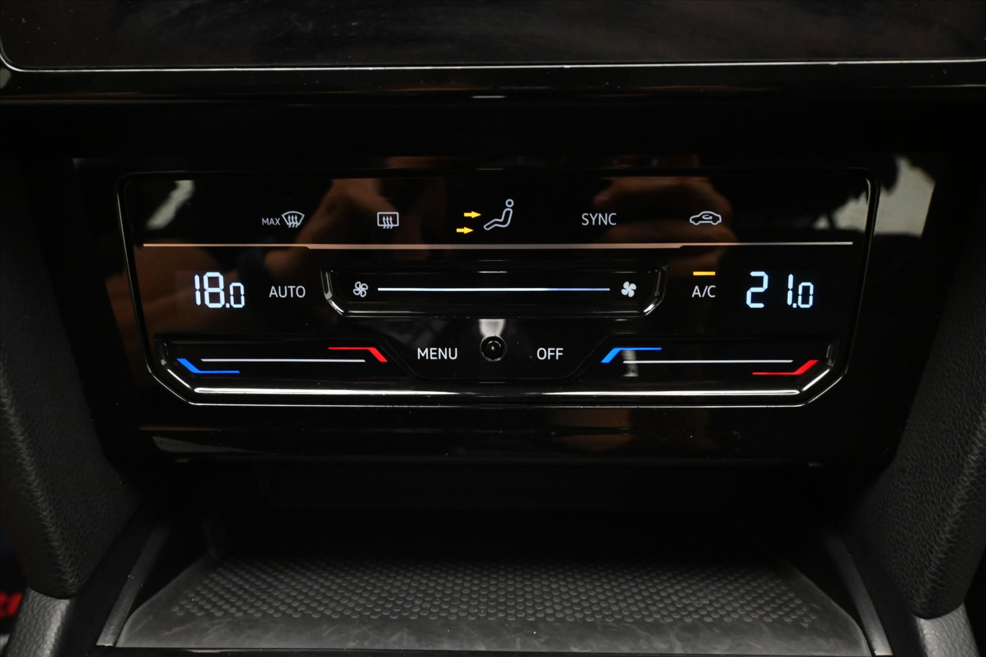 Main photo of the car Volkswagen Passat 2.0 TDI 110kW DSG Business Warranty up to 5 years (21)