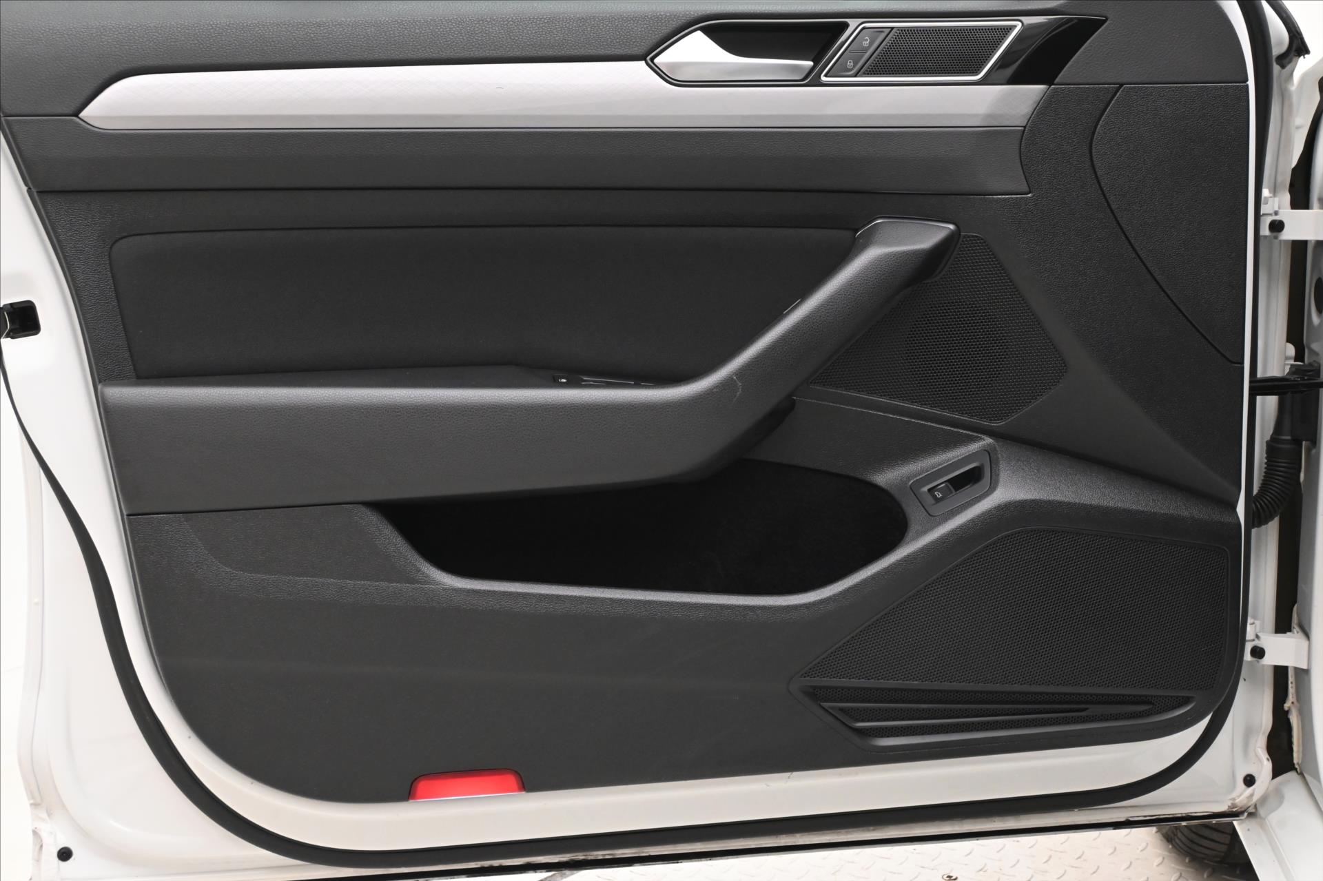 Main photo of the car Volkswagen Passat 2.0 TDI 110kW DSG Business Warranty up to 5 years (25)