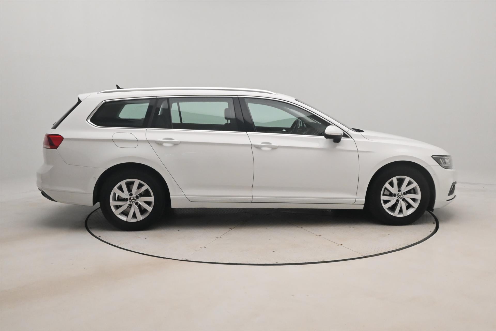 Main photo of the car Volkswagen Passat 2.0 TDI 110kW DSG Business Warranty up to 5 years (4)