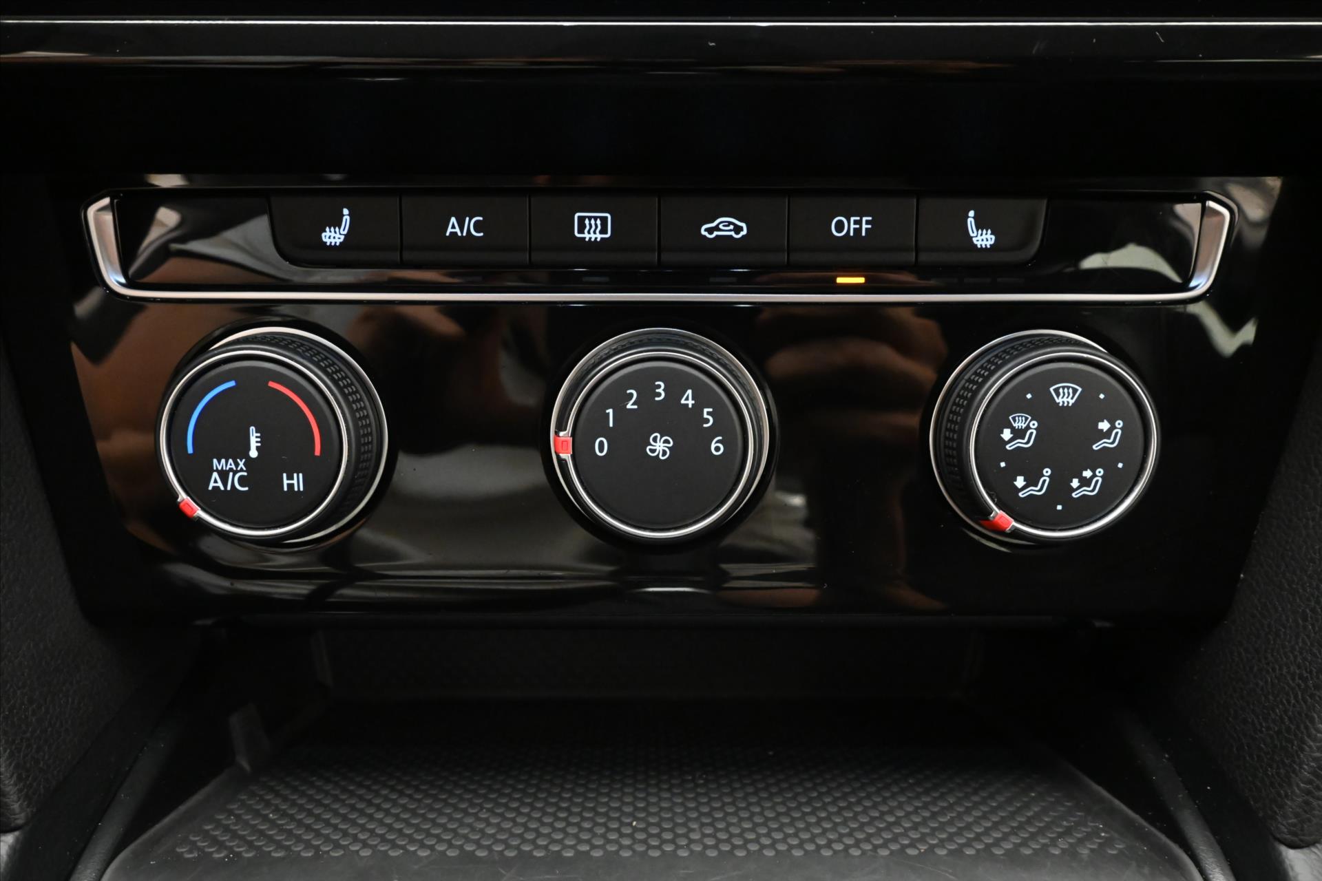 Main photo of the car Volkswagen Passat 1.5 TSI 110 kW Business Warranty up to 5 years (21)