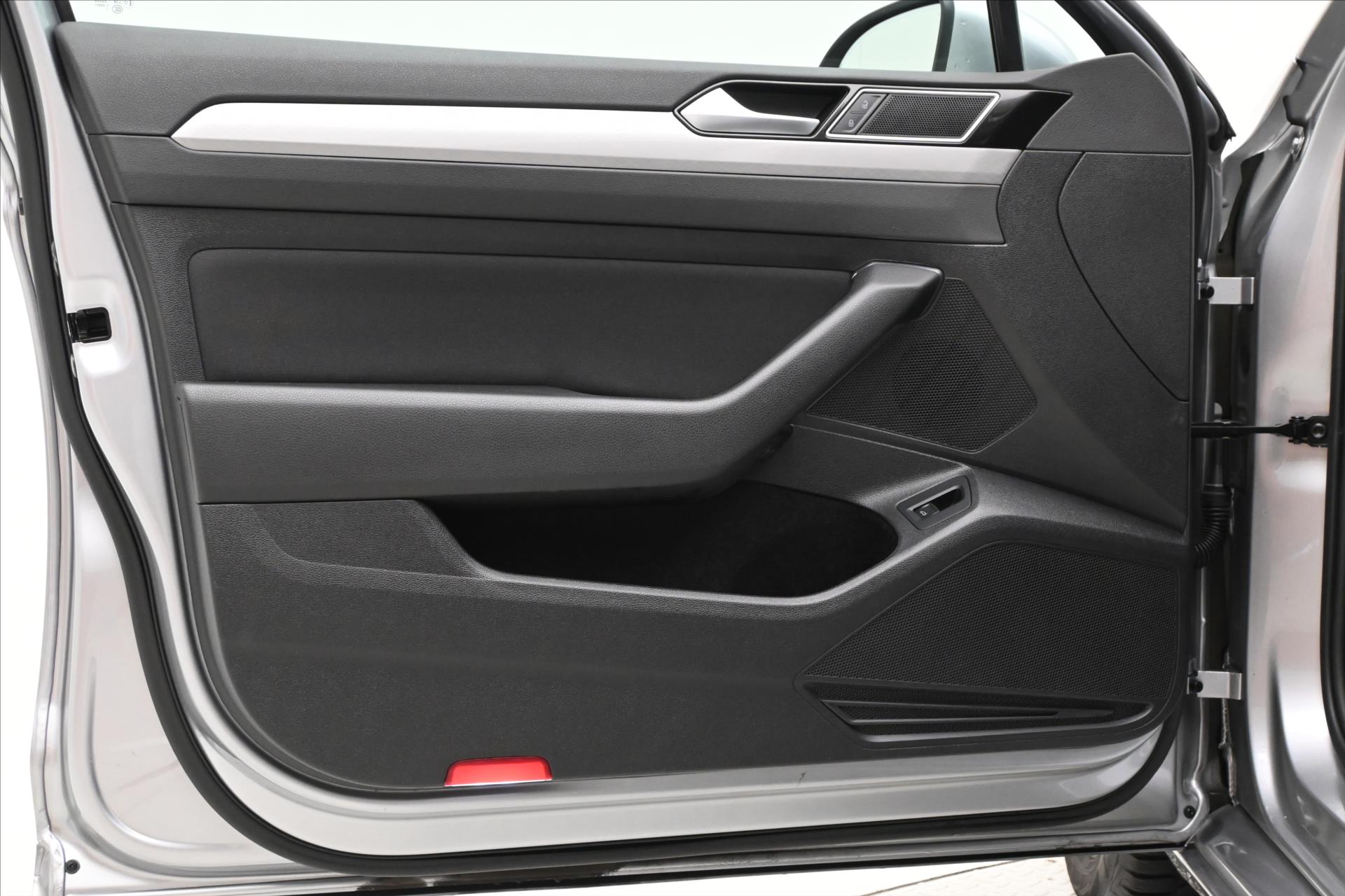 Hlavní fotografie vozu Volkswagen Passat 1,5 TSI 110 kW Business Záruka až 5 let (25)