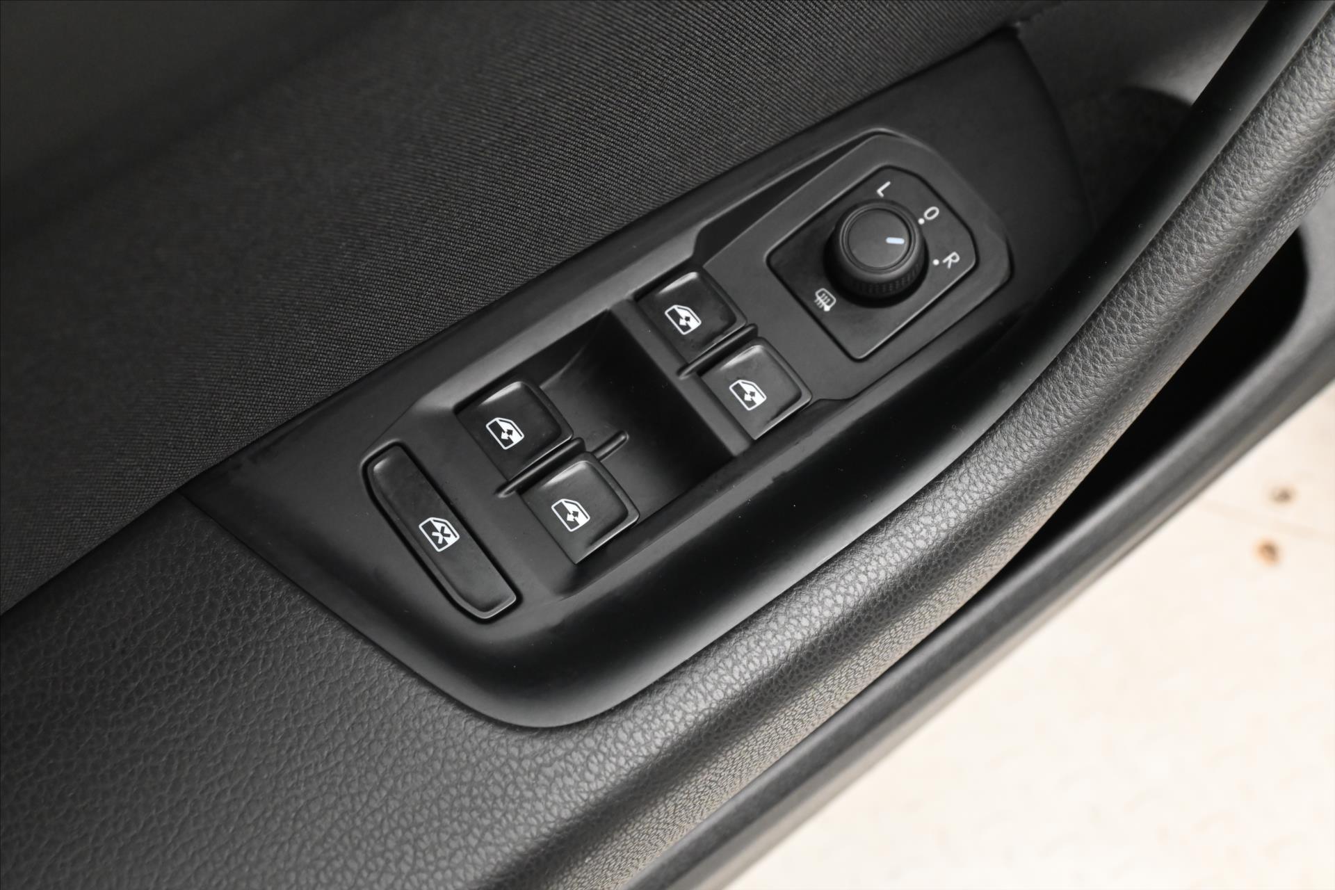 Main photo of the car Volkswagen Passat 1.5 TSI 110 kW Business Warranty up to 5 years (25)
