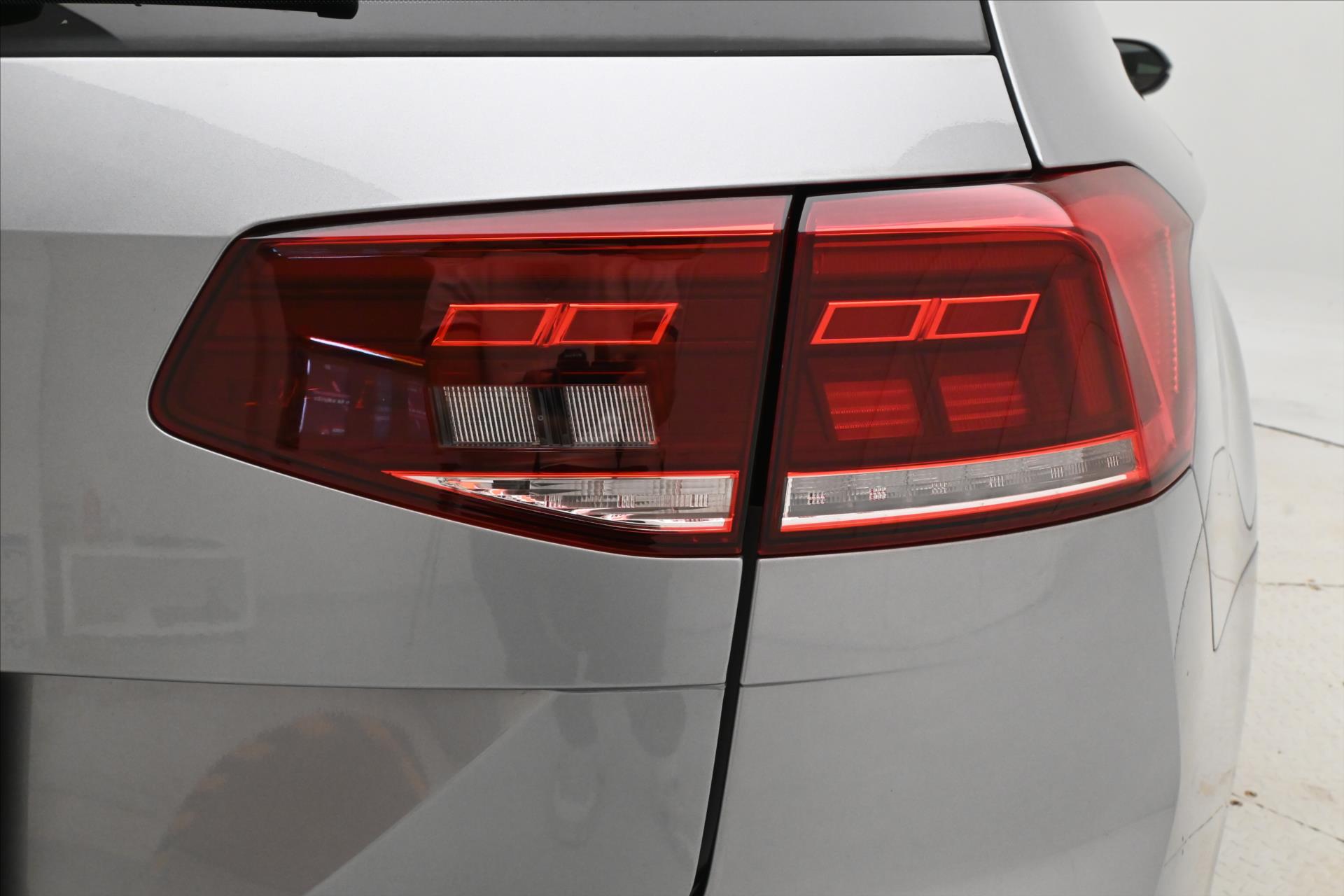 Hlavní fotografie vozu Volkswagen Passat 1,5 TSI 110 kW Business Záruka až 5 let (31)