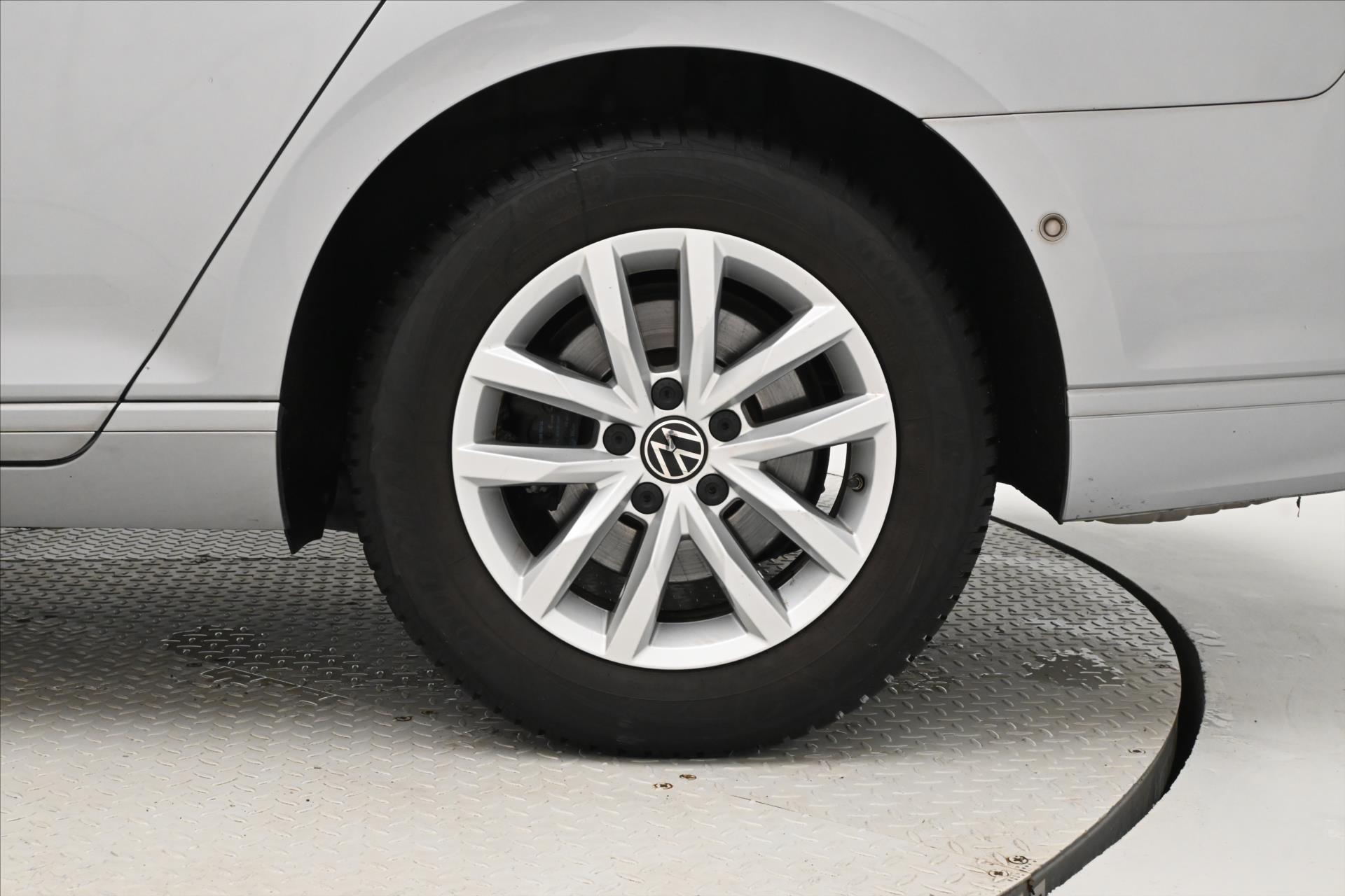 Hlavní fotografie vozu Volkswagen Passat 1,5 TSI 110 kW Business Záruka až 5 let (32)