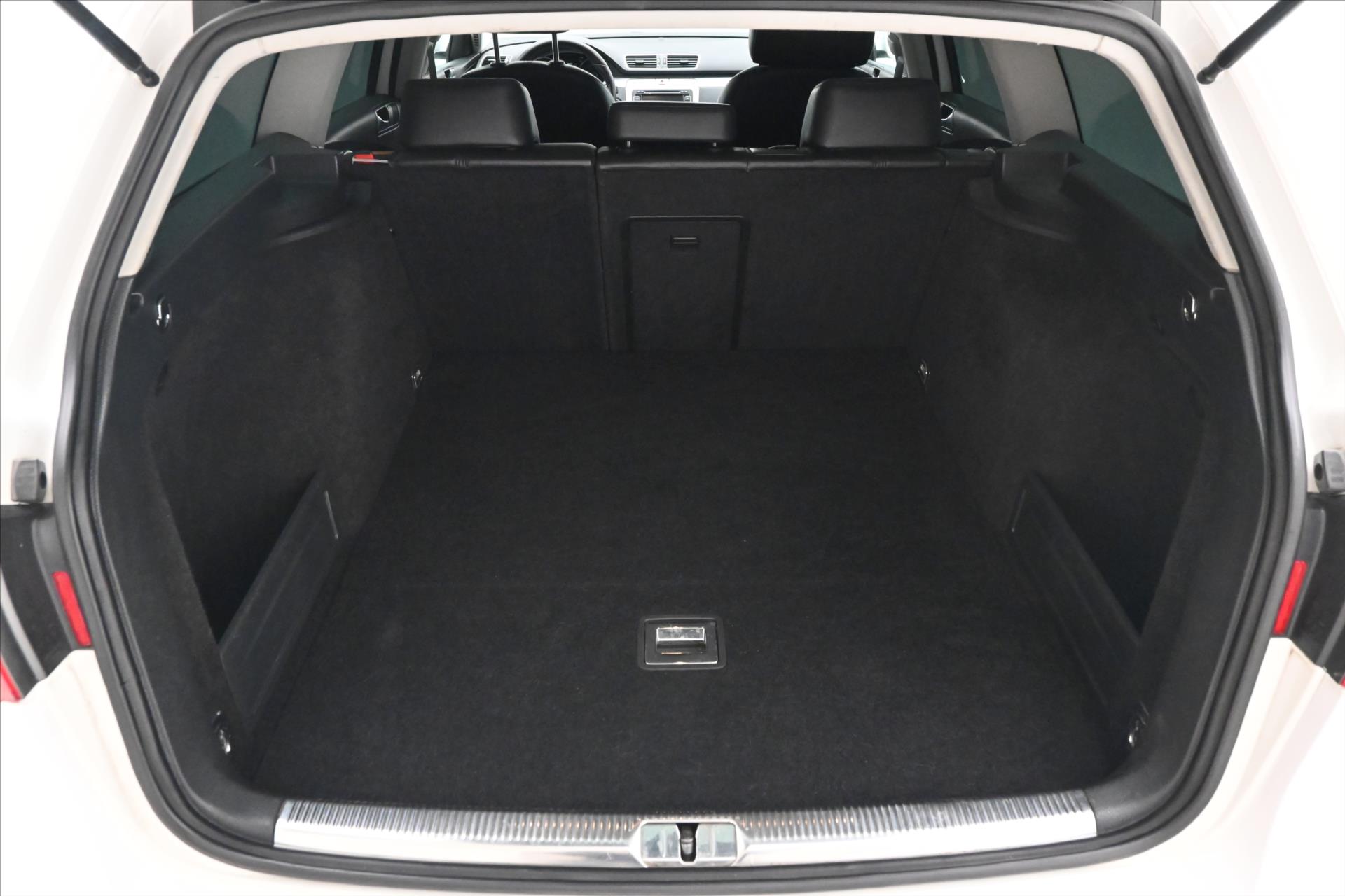 Hlavní fotografie vozu Volkswagen Passat 2,0 TDI 103kW 4x4 Manuál (10)