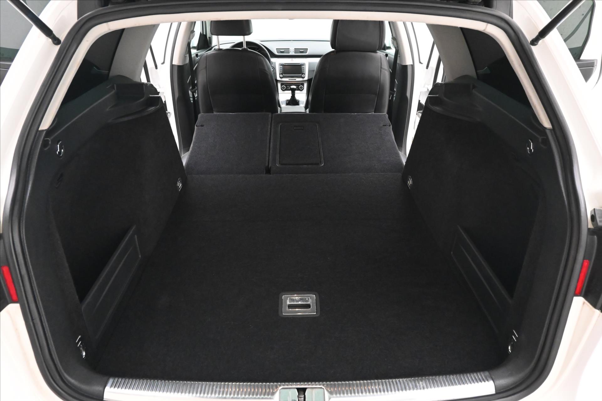 Hlavní fotografie vozu Volkswagen Passat 2,0 TDI 103kW 4x4 Manuál (11)