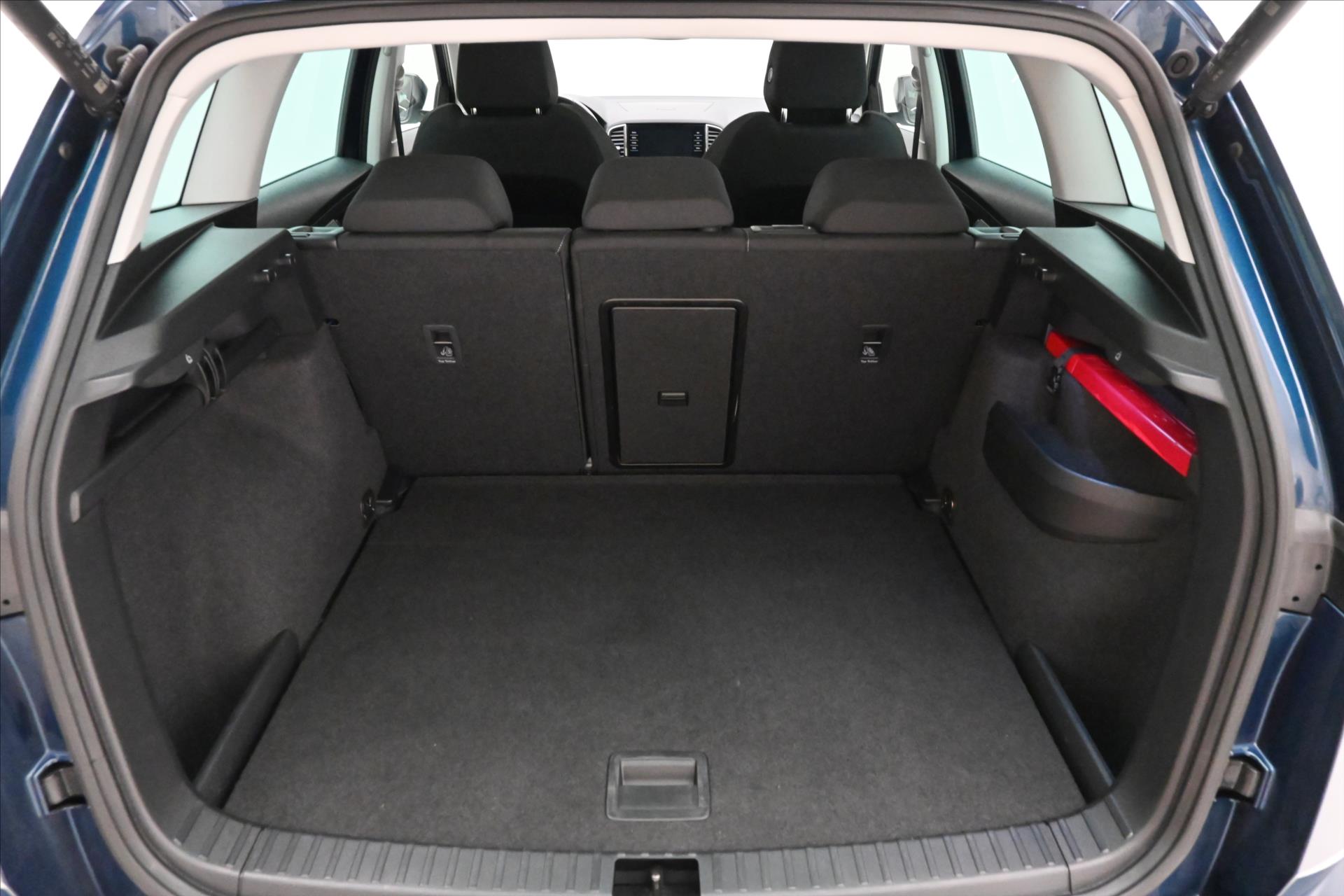 Hlavní fotografie vozu Škoda Karoq 2,0 TDI 110kW 4x4 DSG TOUR Záruka až 5 let (11)