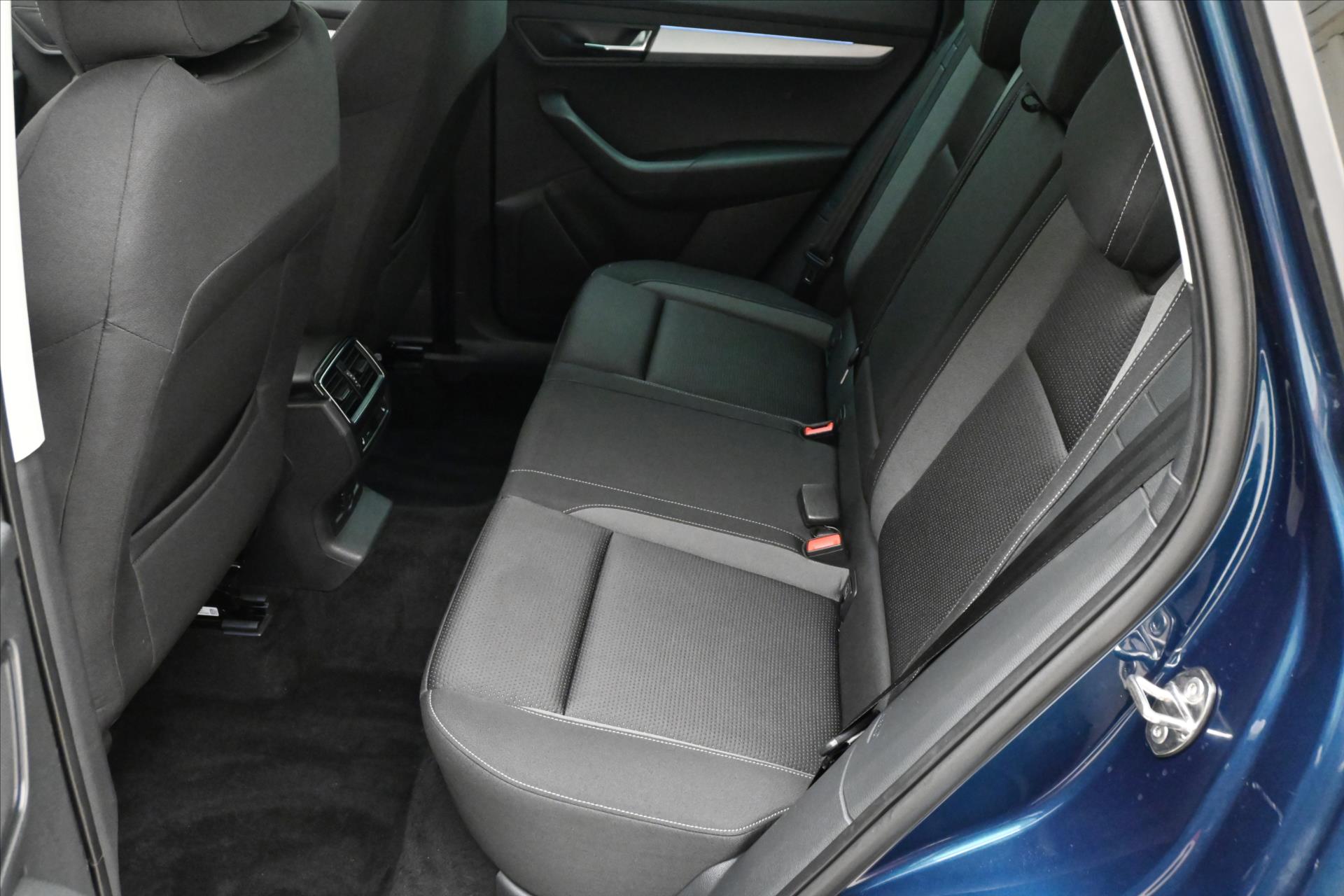 Hlavní fotografie vozu Škoda Karoq 2,0 TDI 110kW 4x4 DSG TOUR Záruka až 5 let (14)