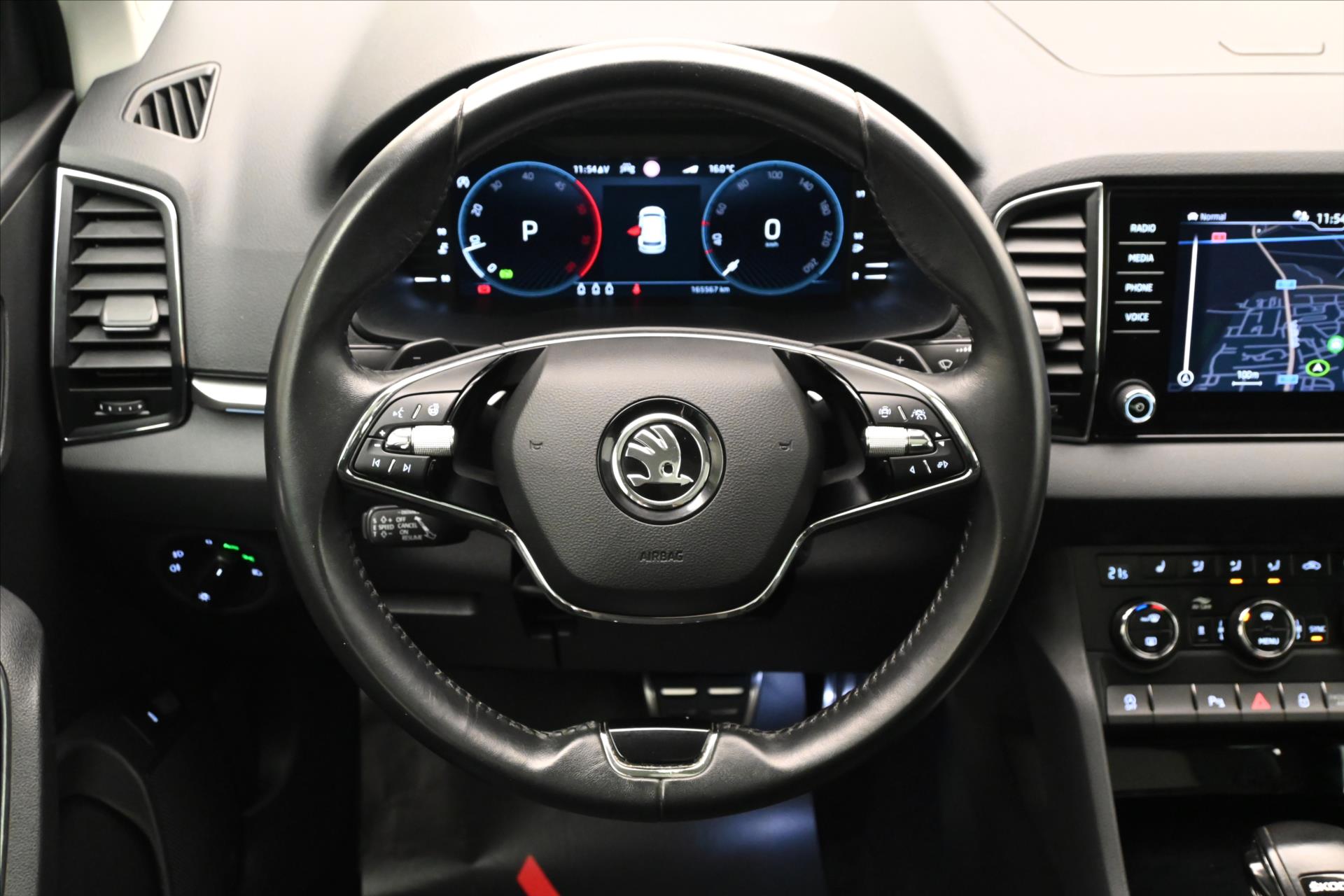 Hlavní fotografie vozu Škoda Karoq 2,0 TDI 110kW 4x4 DSG TOUR Záruka až 5 let (18)