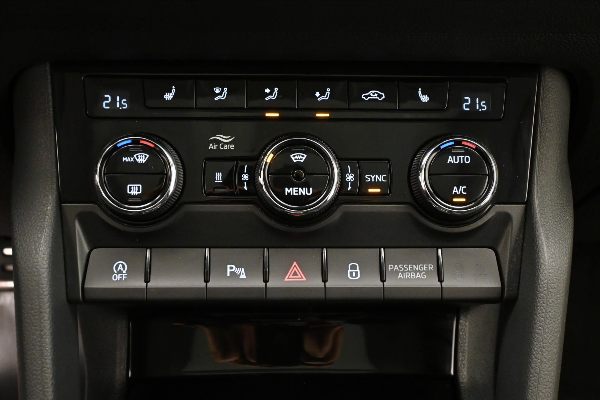 Hlavní fotografie vozu Škoda Karoq 2,0 TDI 110kW 4x4 DSG TOUR Záruka až 5 let (21)