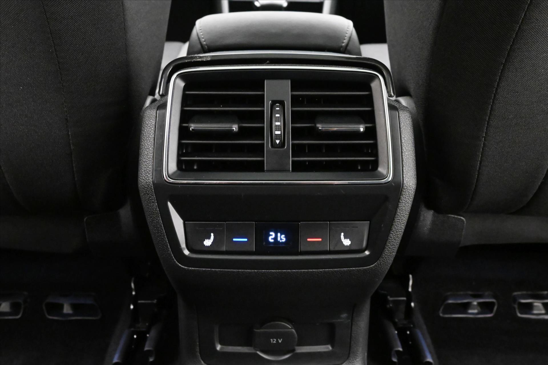 Hlavní fotografie vozu Škoda Karoq 2,0 TDI 110kW 4x4 DSG TOUR Záruka až 5 let (22)