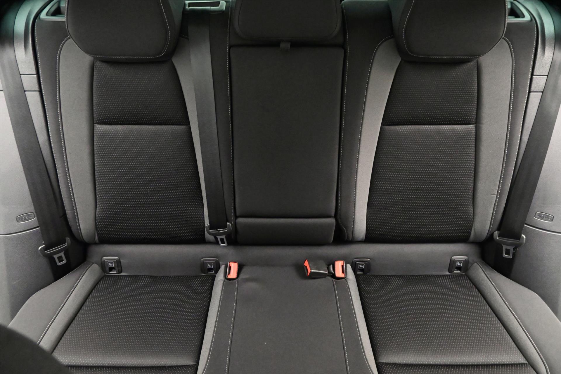 Hlavní fotografie vozu Škoda Karoq 2,0 TDI 110kW 4x4 DSG TOUR Záruka až 5 let (28)