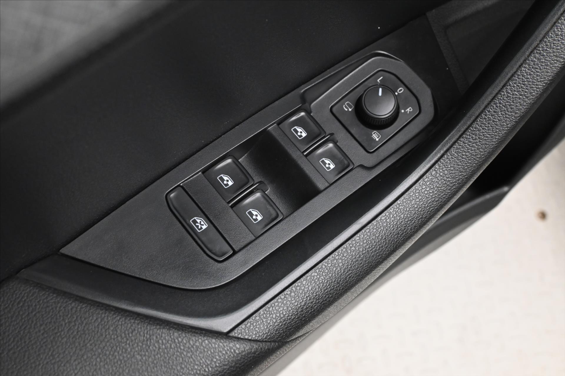 Hlavní fotografie vozu Škoda Karoq 2,0 TDI 85kW DSG Ambition Záruka až 5 let (25)