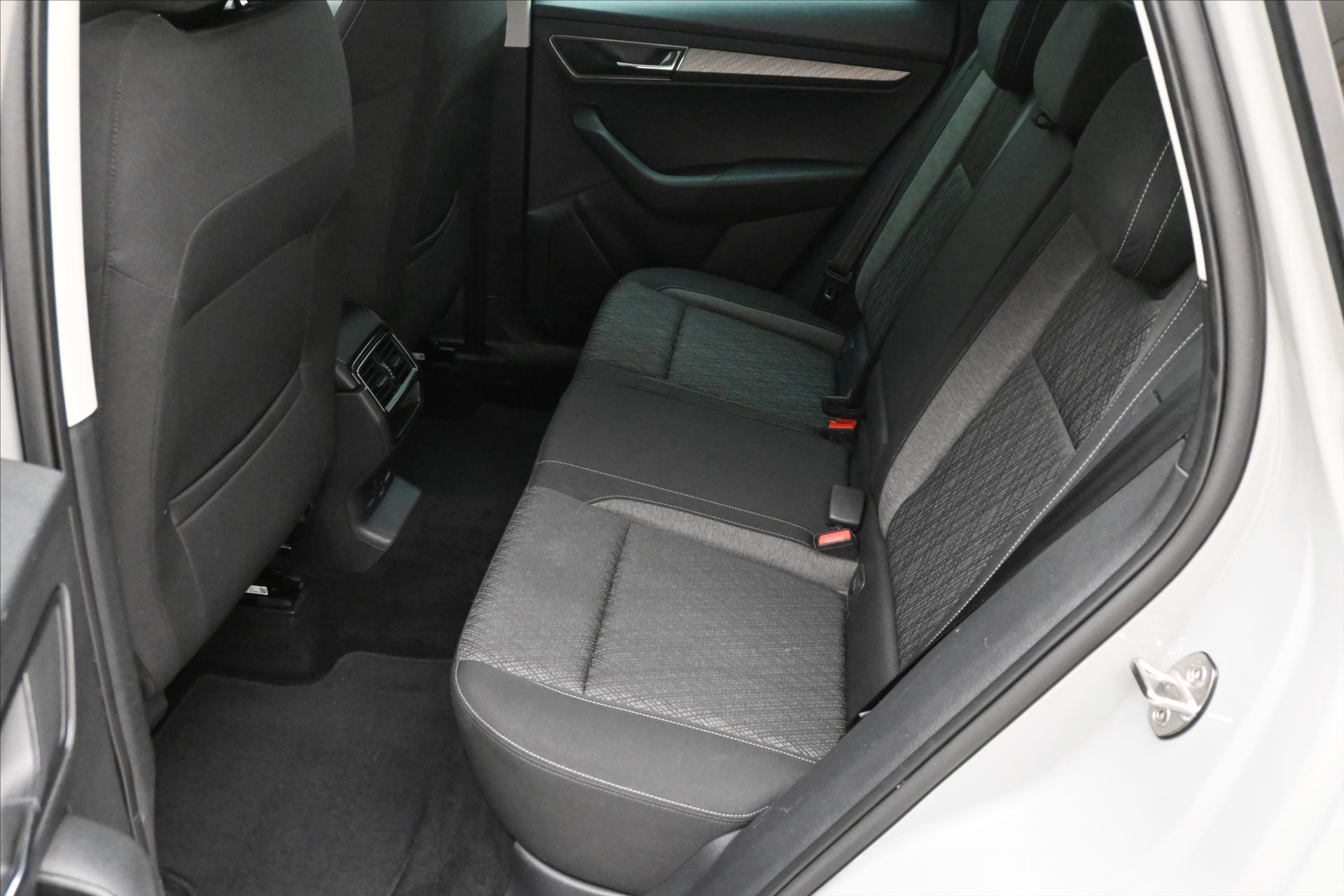 Main photo of the car Skoda Karoq 2,0 TDI 110 kW 4x4 DSG Style Záruka až 5 let (15)