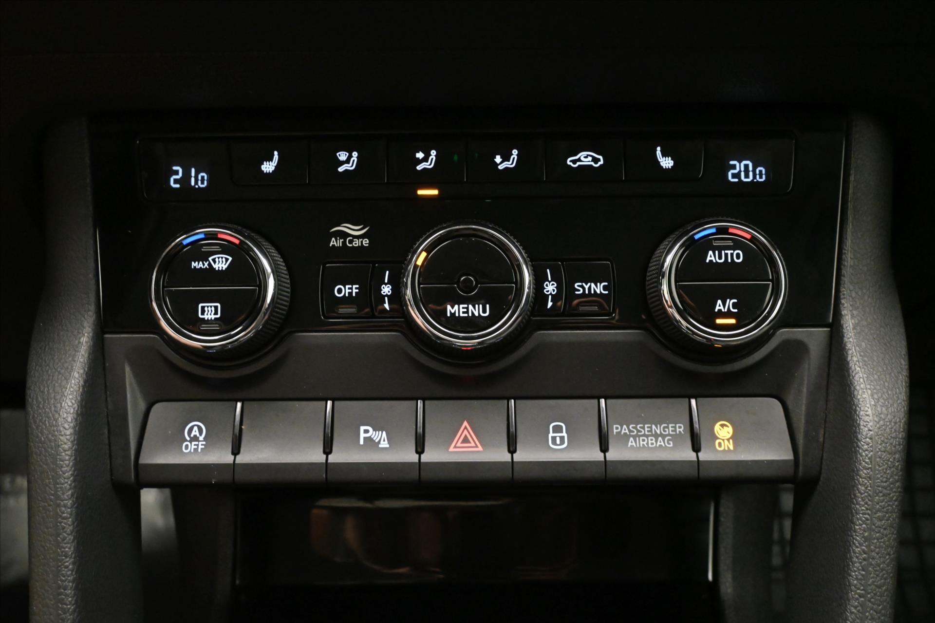 Main photo of the car Skoda Karoq 2,0 TDI 110 kW 4x4 DSG Style Záruka až 5 let (21)