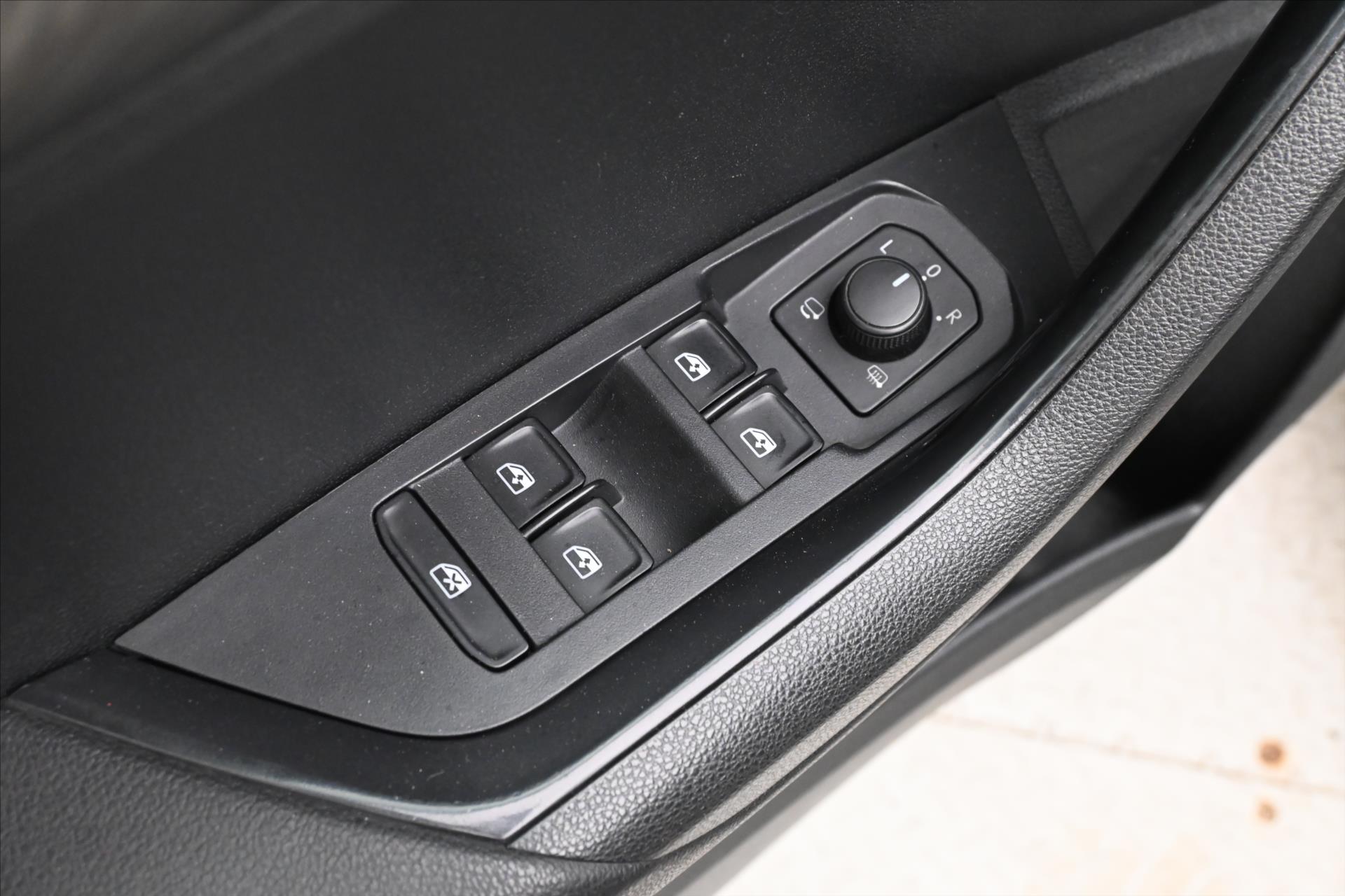 Main photo of the car Skoda Karoq 2,0 TDI 110 kW 4x4 DSG Style Záruka až 5 let (25)
