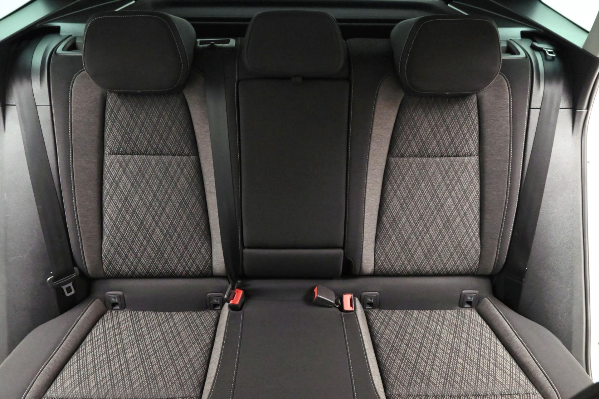 Main photo of the car Skoda Karoq 2,0 TDI 110 kW 4x4 DSG Style Záruka až 5 let (27)