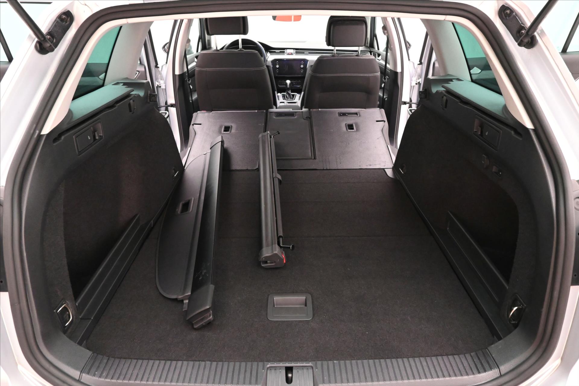 Main photo of the car Volkswagen Passat 2.0 TDI 110kW DSG Business Warranty up to 5 years (11)