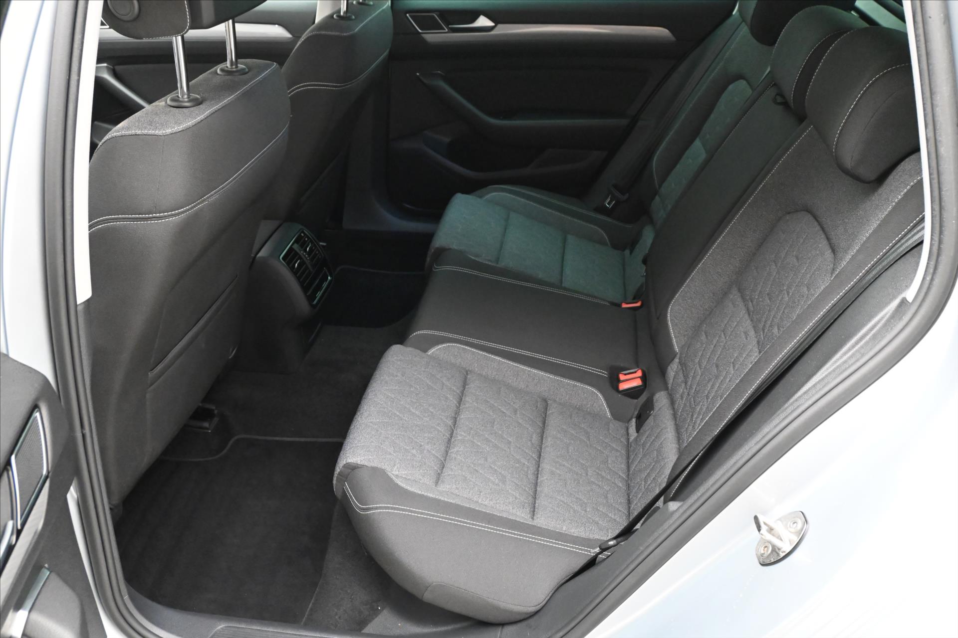 Main photo of the car Volkswagen Passat 2.0 TDI 110kW DSG Business Warranty up to 5 years (14)
