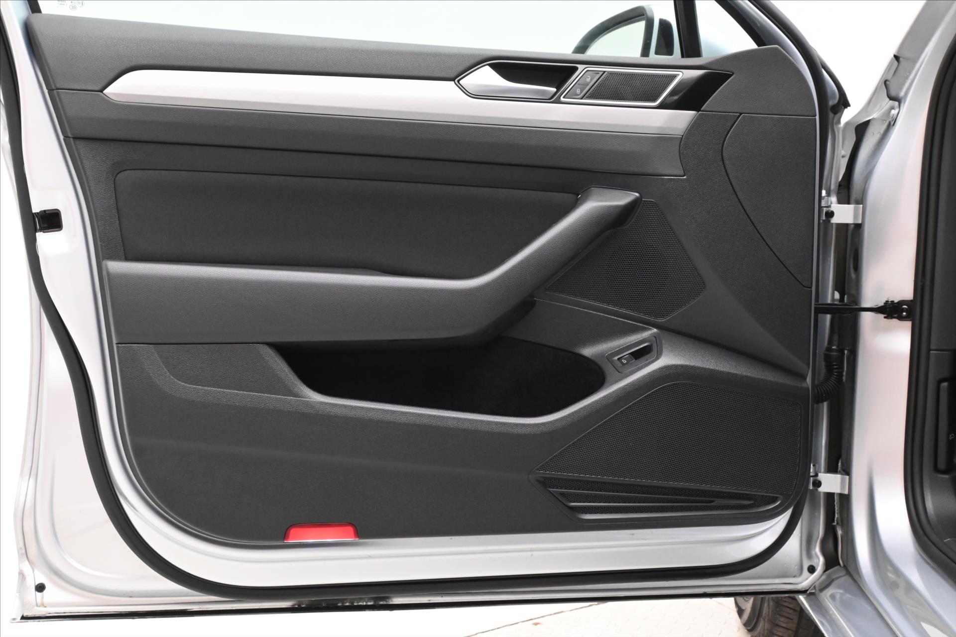 Main photo of the car Volkswagen Passat 2.0 TDI 110kW DSG Business Warranty up to 5 years (24)