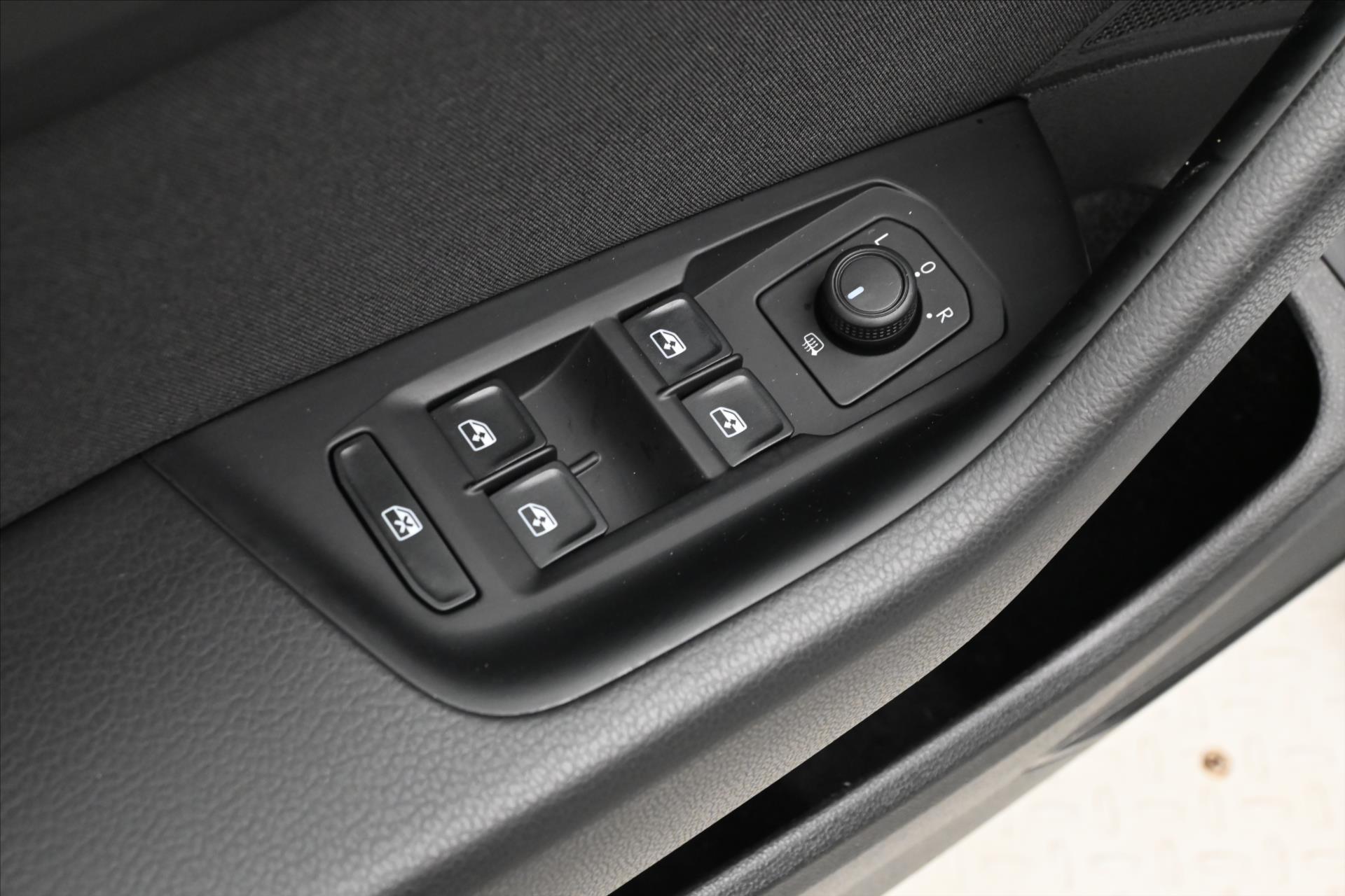 Main photo of the car Volkswagen Passat 2.0 TDI 110kW DSG Business Warranty up to 5 years (25)