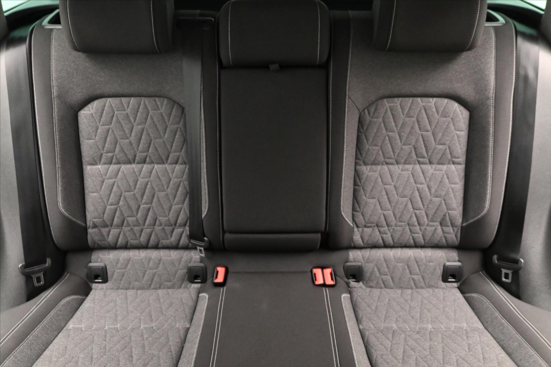 Main photo of the car Volkswagen Passat 2.0 TDI 110kW DSG Business Warranty up to 5 years (27)